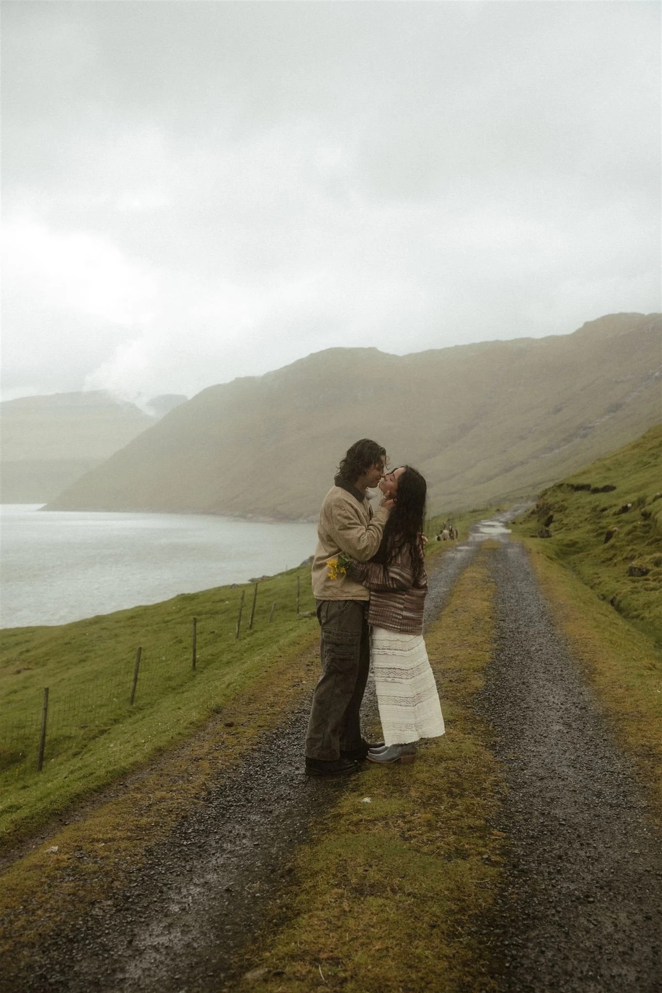 Sheep & rain Hailee & Andrew_by Timna Rosenthaler-34_websize.jpg