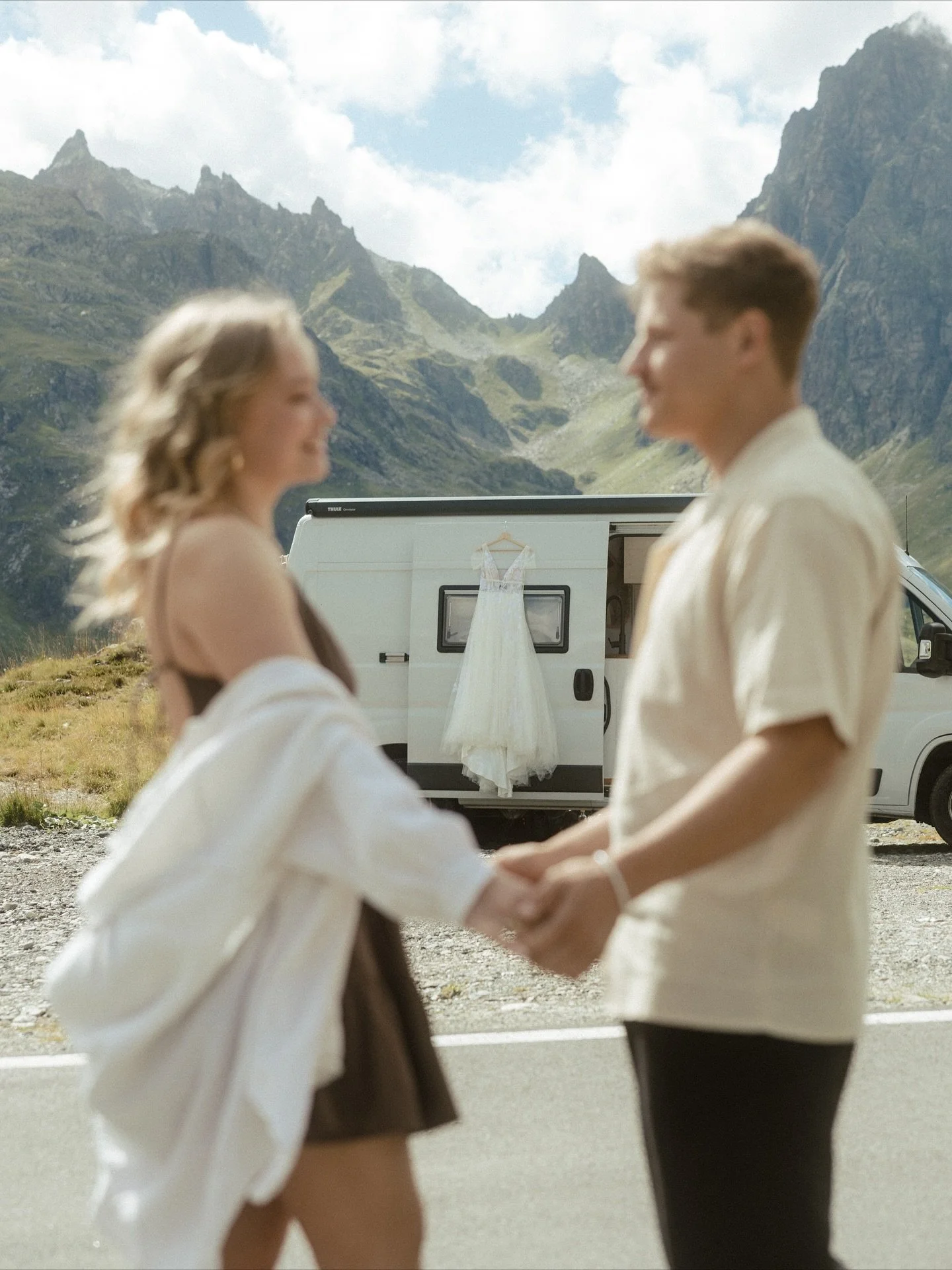 Elopements are all about doing what you love, where you love to be. So why not include your camper van in your day, put on your favorite playlist and get ready together with some incredible mountain views? 🚐⛰️🌞

keywords:
mountain elopement, camper