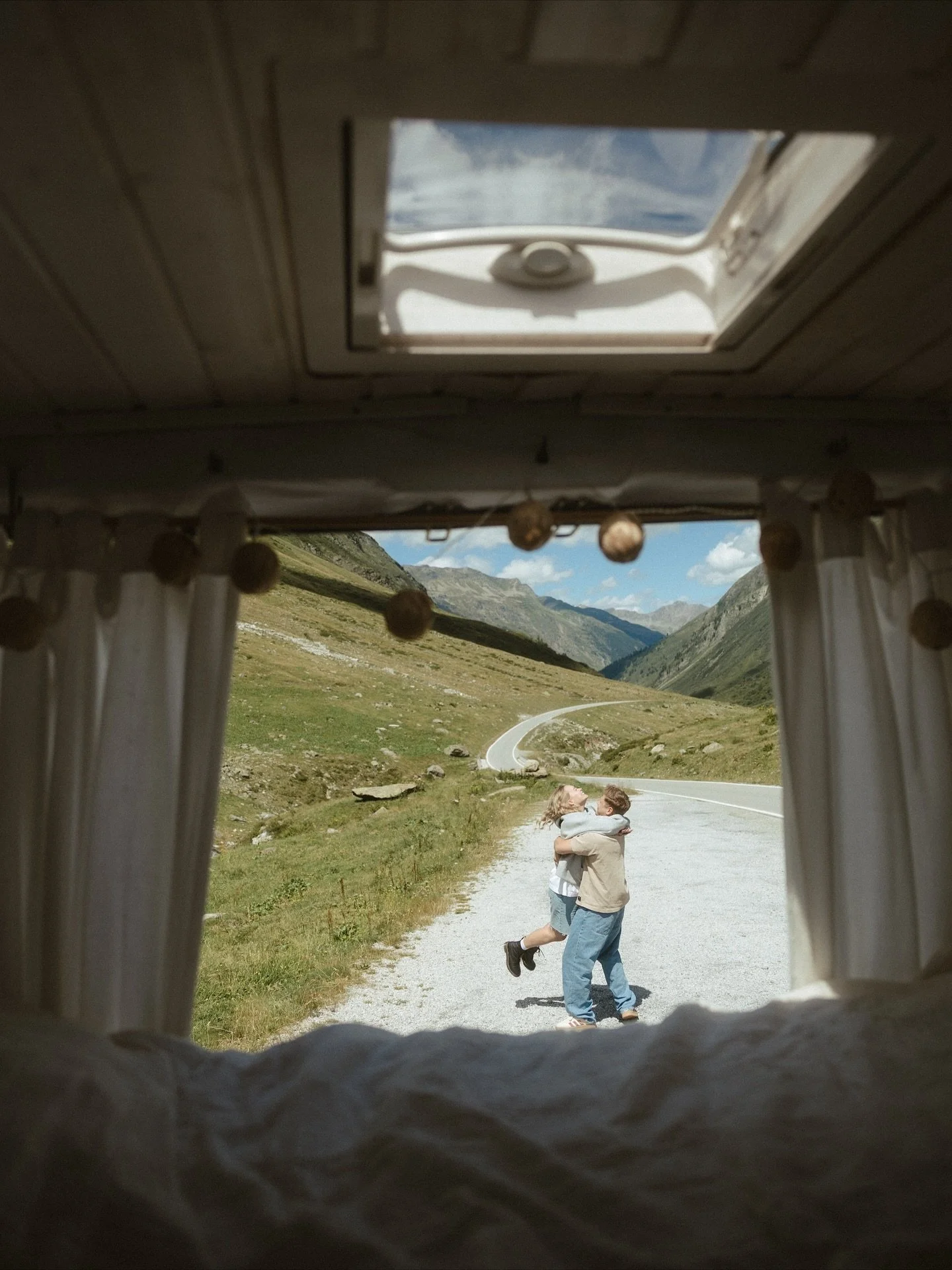 Obsessed with these two, their love and taking their camper van to the mountains! What a dream shoot come true 🥹🚐⛰️✨🌼

keywords:
adventure couple session, storytelling photography, cinematic couple photography, couple shoot inspiration, mountain p