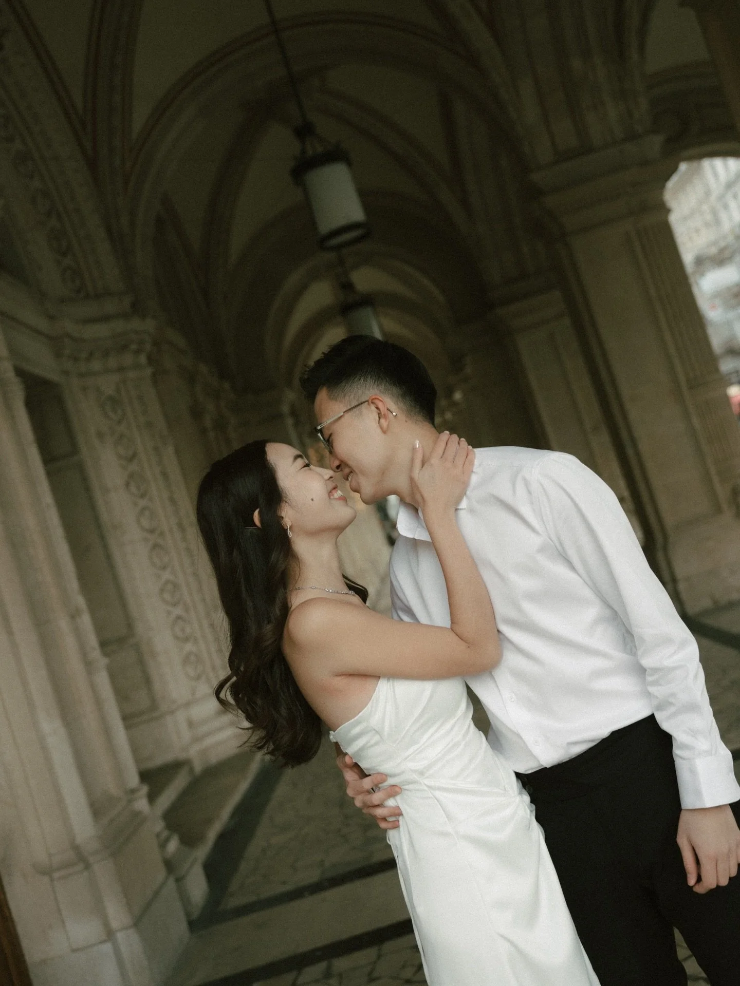 being in love in Vienna 🤍💫
.
.
.
#cityengagement #engagementphotoshoot #viennaphotographer #viennaphotoshoot #austrianphotographer