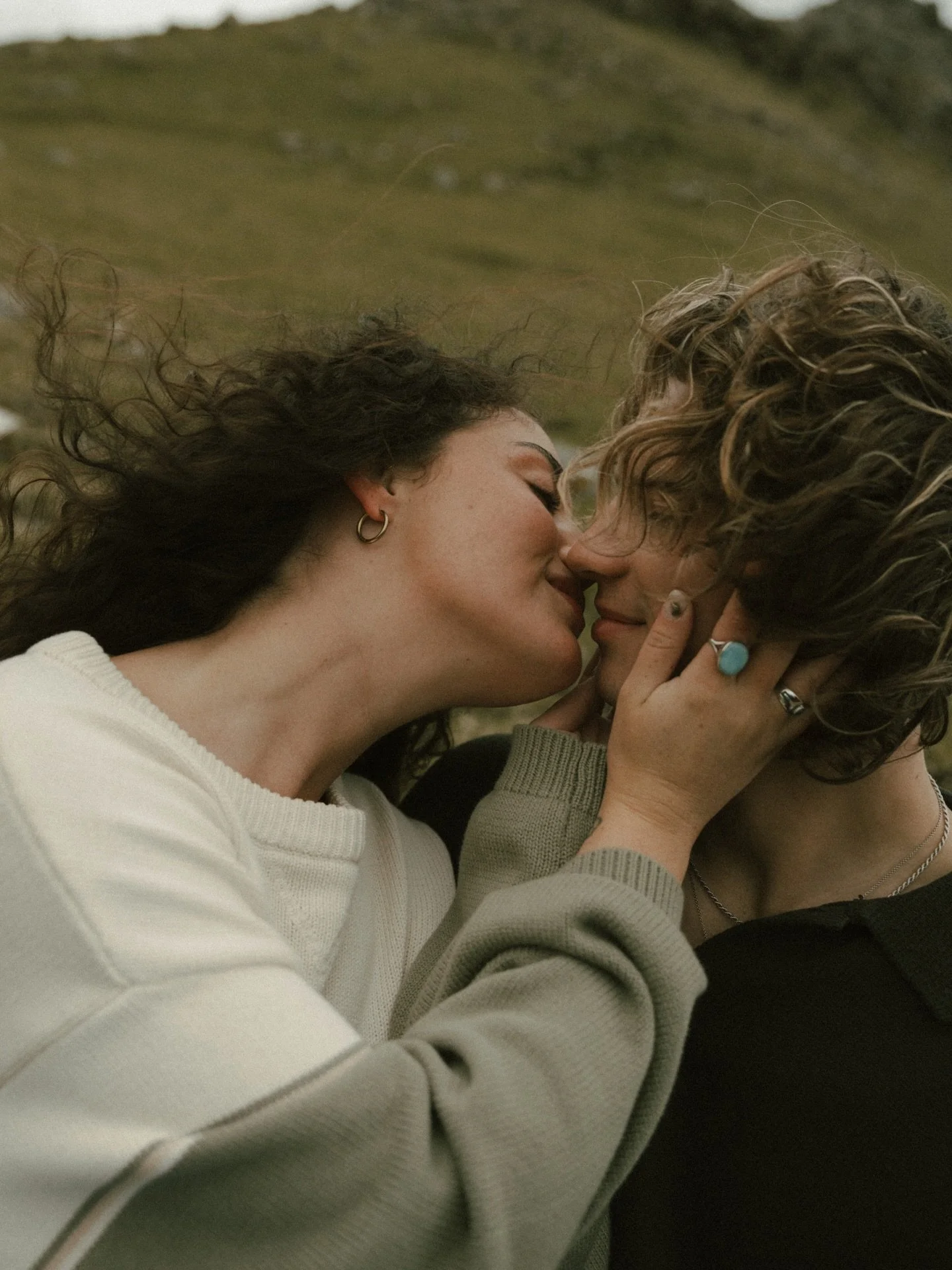 The Faroe Islands are one of a kind!! Wild landscapes, ever-changing weather, and sheep everywhere. A place that makes you want to stay outside and explore all day, no matter the weather 🌬️💛🌿🐑