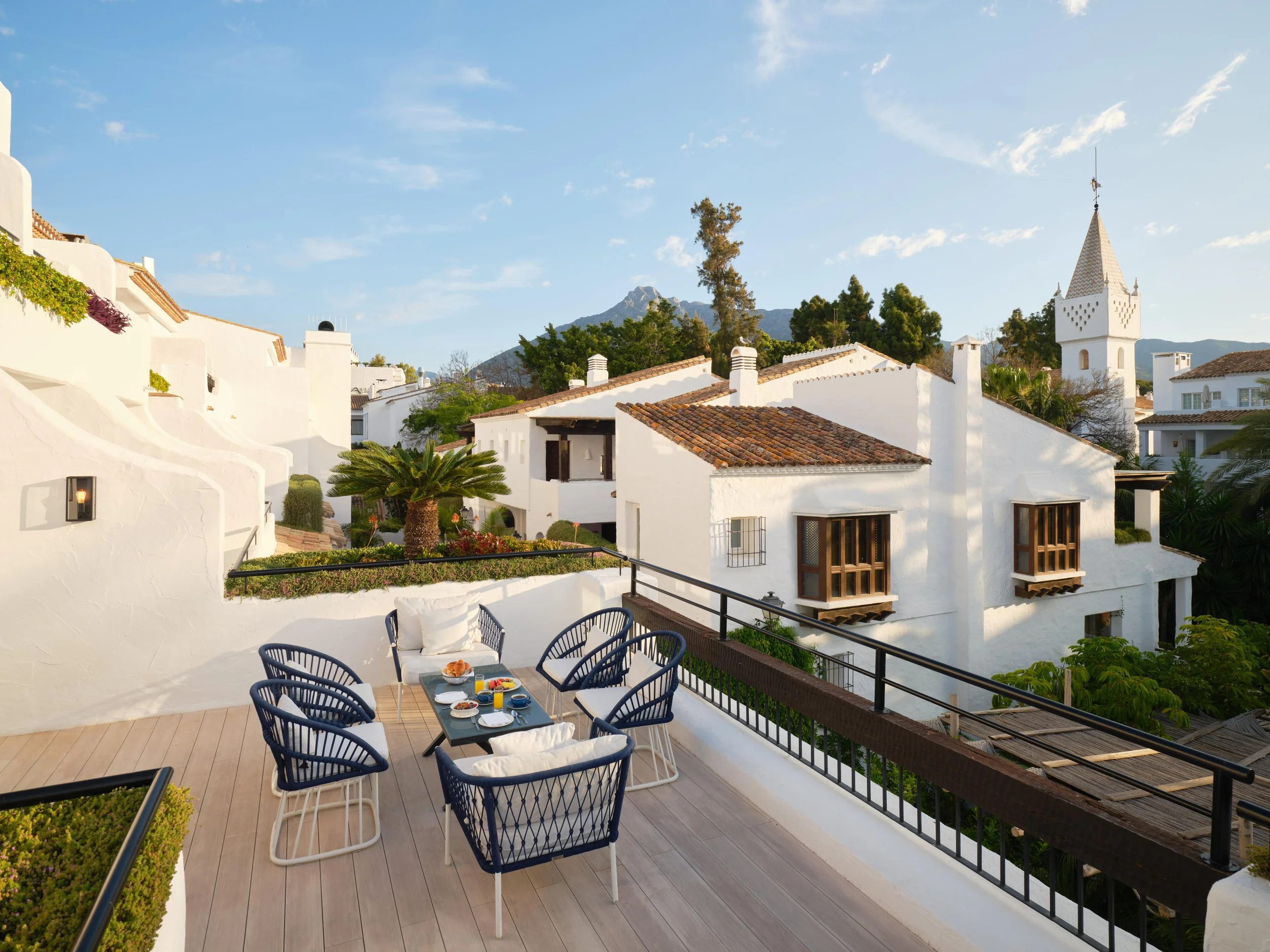 PuenteRomano_Nobu_165_bedroom_suite_Jack_Hardy_2023-min.jpg