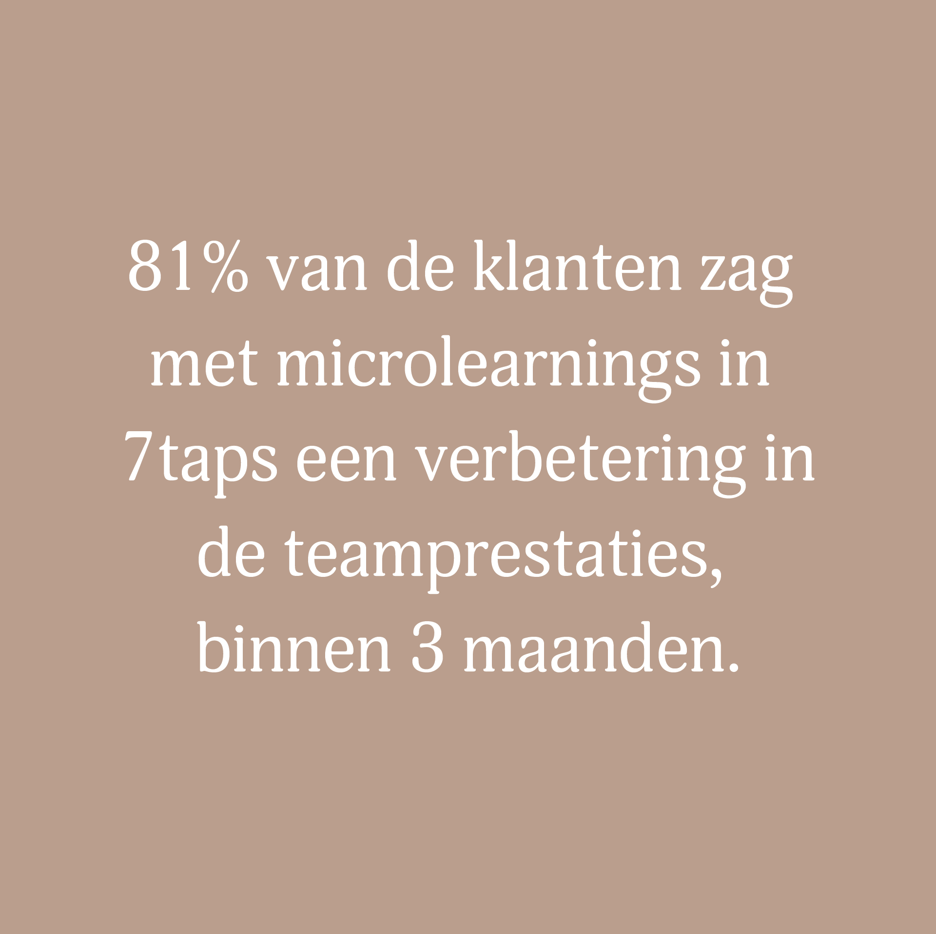 Tekst op een beige achtergrond dat zegt dat 81% van de klanten zag dat microlearning in 7 stappen de teamprestaties binnen 3 maanden verbeterde.