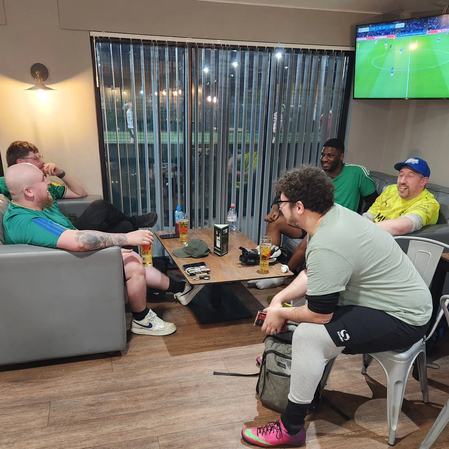 This is FootyFit. 💙⚽🍻
Not every win is on the pitch.
Not every result is on the scales.
Sometimes it&rsquo;s this.
A group of lads, turning up every week, having a game of football&hellip; and then sitting down together after for a beer and a chat.