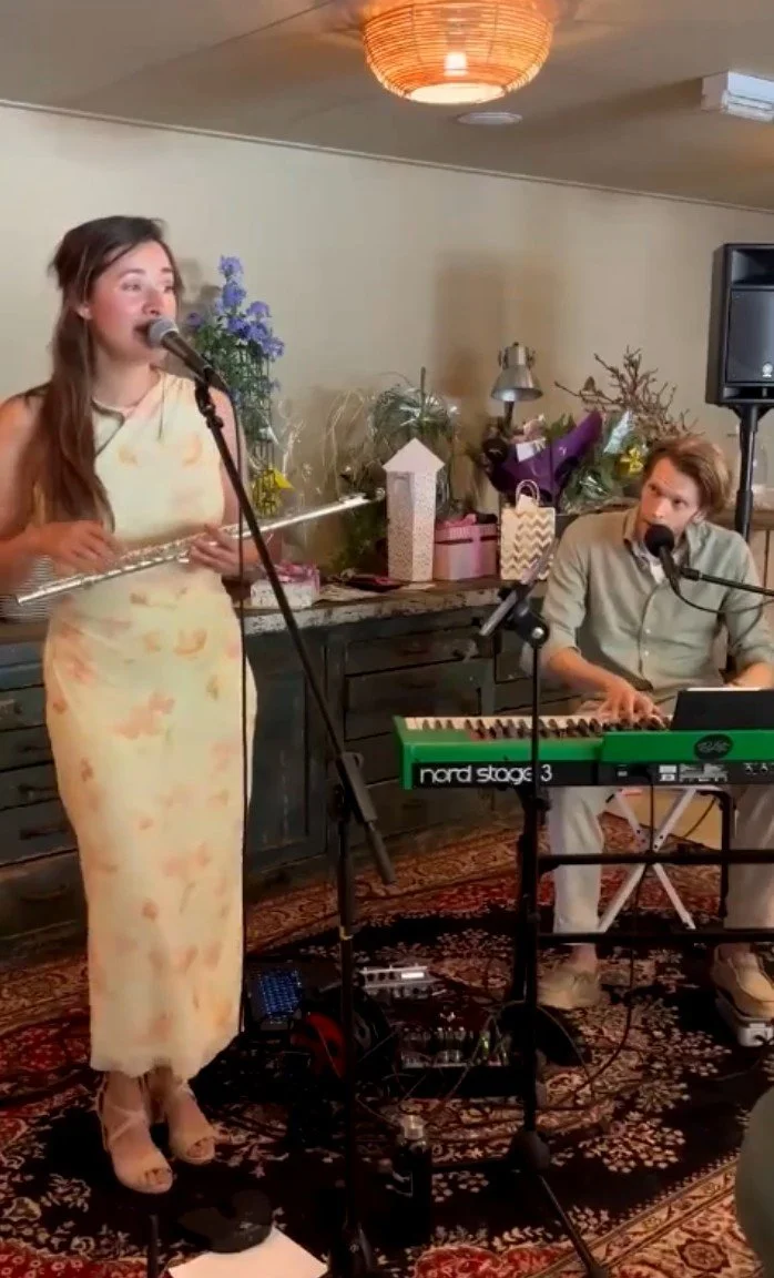 Optreden Biej De Tant Schinveld Limburg Live muziek Bruiloft Huwelijk, achtergrond muziek lunch feestje zang piano