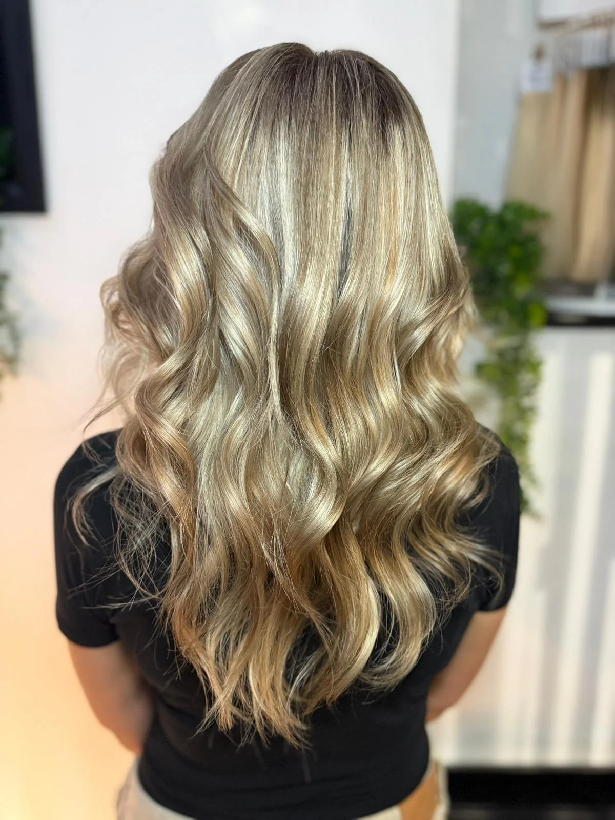 𝐒𝐭𝐮𝐧𝐧𝐢𝐧𝐠 𝐓𝐫𝐚𝐧𝐬𝐟𝐨𝐫𝐦𝐚𝐭𝐢𝐨𝐧 🖤

Soft balayage with an added root melt for the perfect seamless blend. Creating texture and depth through colour to achieve that beautiful 3D effect. 

🖤✂️