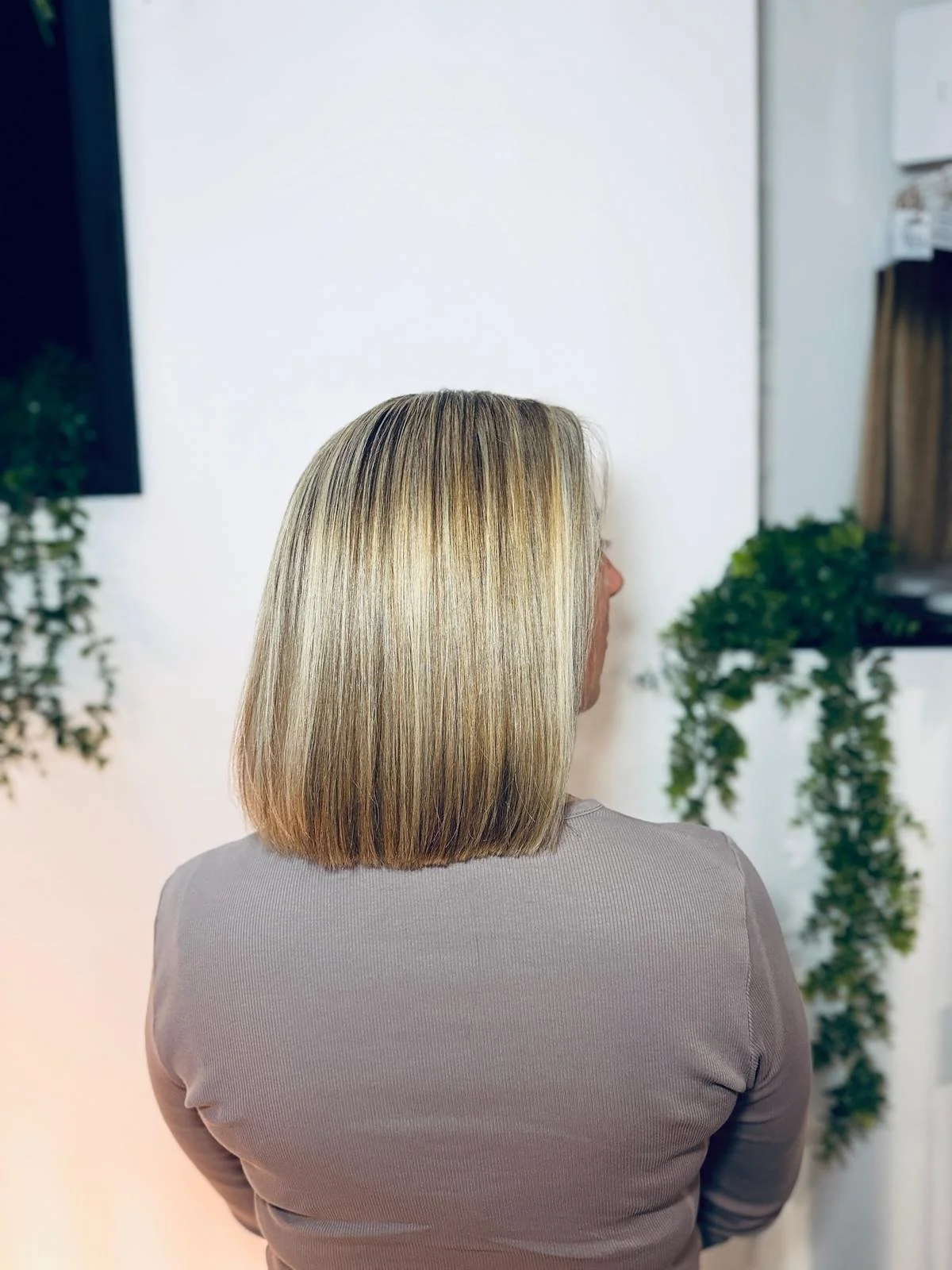 𝐒𝐭𝐮𝐧𝐧𝐢𝐧𝐠 𝐓𝐫𝐚𝐧𝐬𝐟𝐨𝐫𝐦𝐚𝐭𝐢𝐨𝐧 🖤

A full head of highlights for an all over lift and brightness. Carefully placed tones create softness and shine, enhancing our client&rsquo;s hair with a beautifully blended finish.

The Salon XV Team