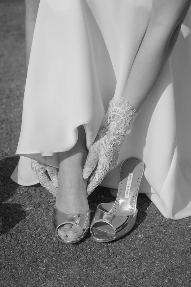 Elegante Hochzeitsschuhe der Braut beim Getting Ready in Stuttgart