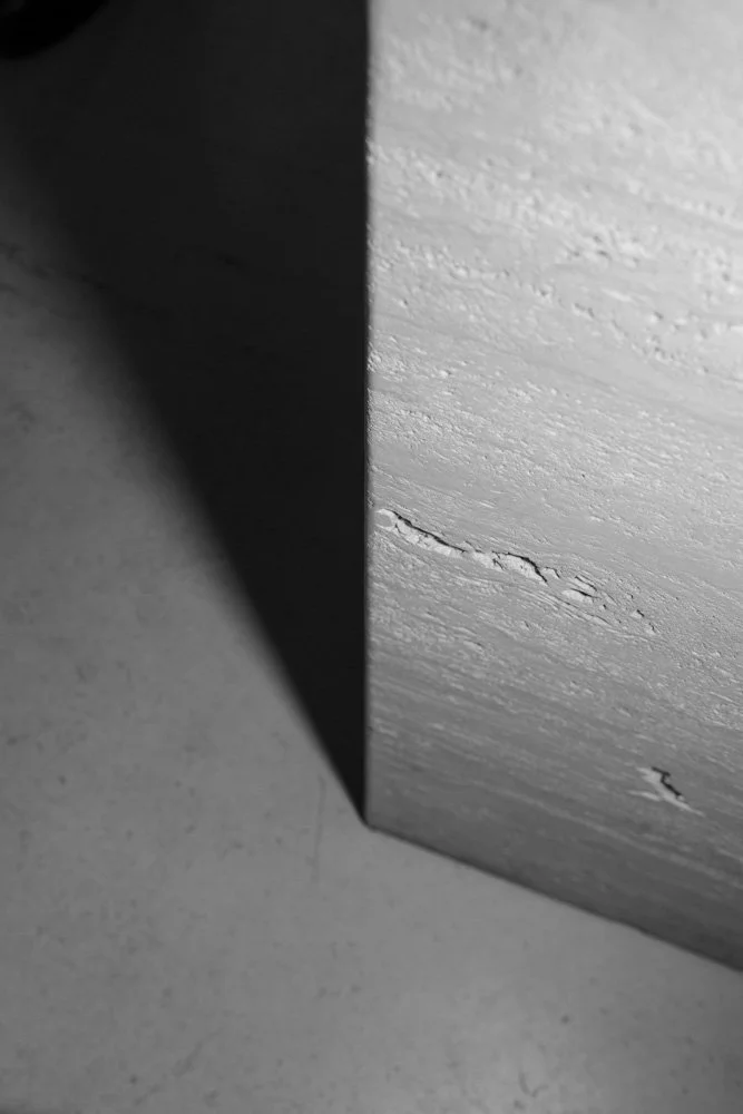 Editorial Hochzeitsfoto im Club Traube Stuttgart  Detail bei natürlichem Licht