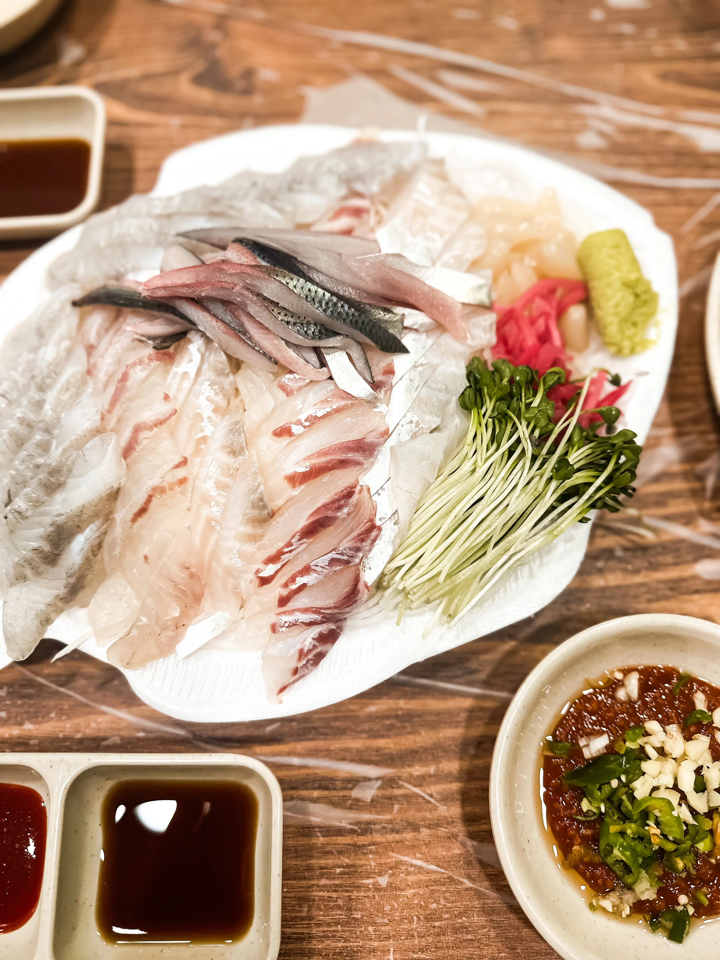 wander-senses-Noryangjin-Fish-Market-fresh-sashimi-at-restaurant-seoul-south-korea.jpg