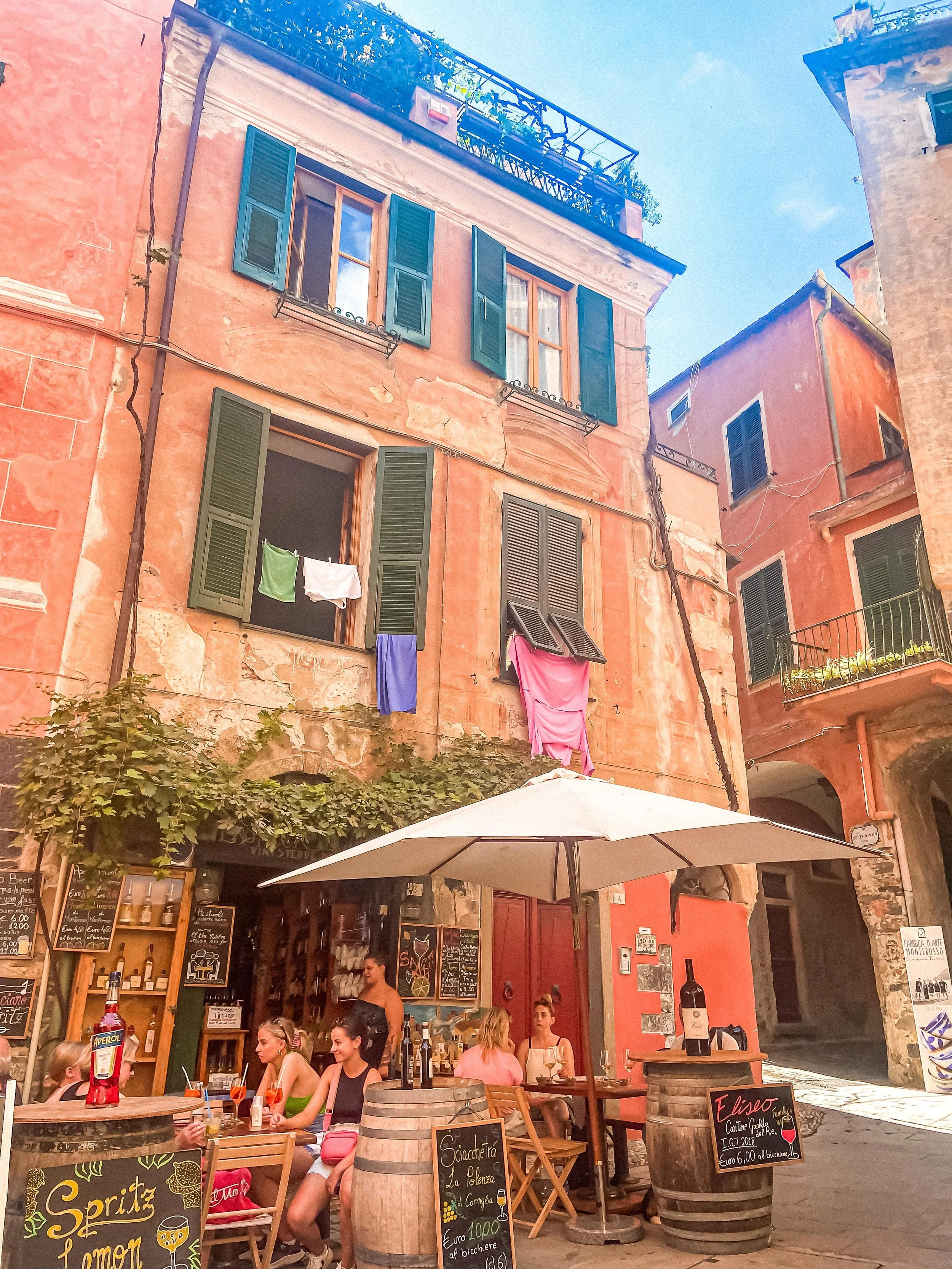 wander-senses-enoteca-da-eliseo-hidden-alley-local-wine-cinque-terre-italy.jpeg