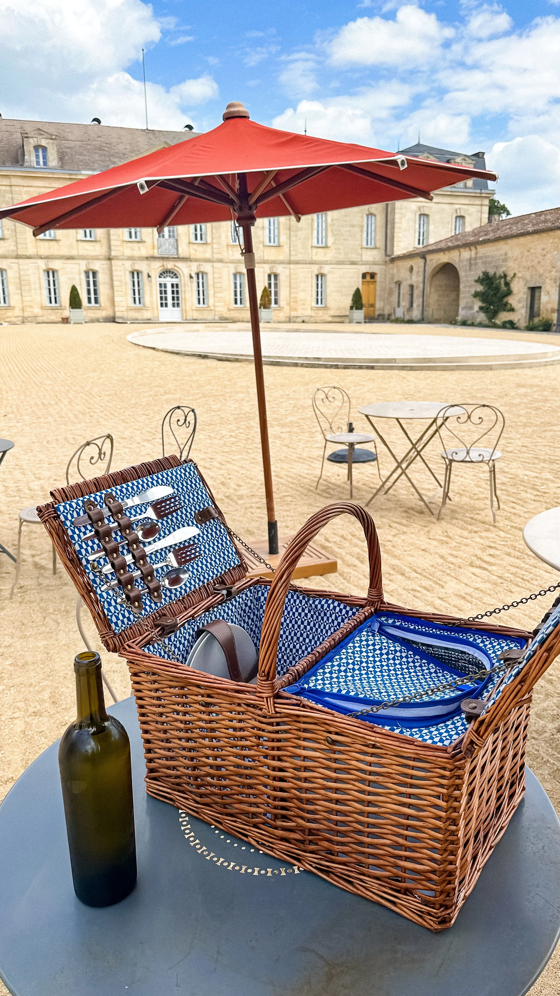 wander-senses-saint-emilion-chateau-soutard-picnic-france.jpg