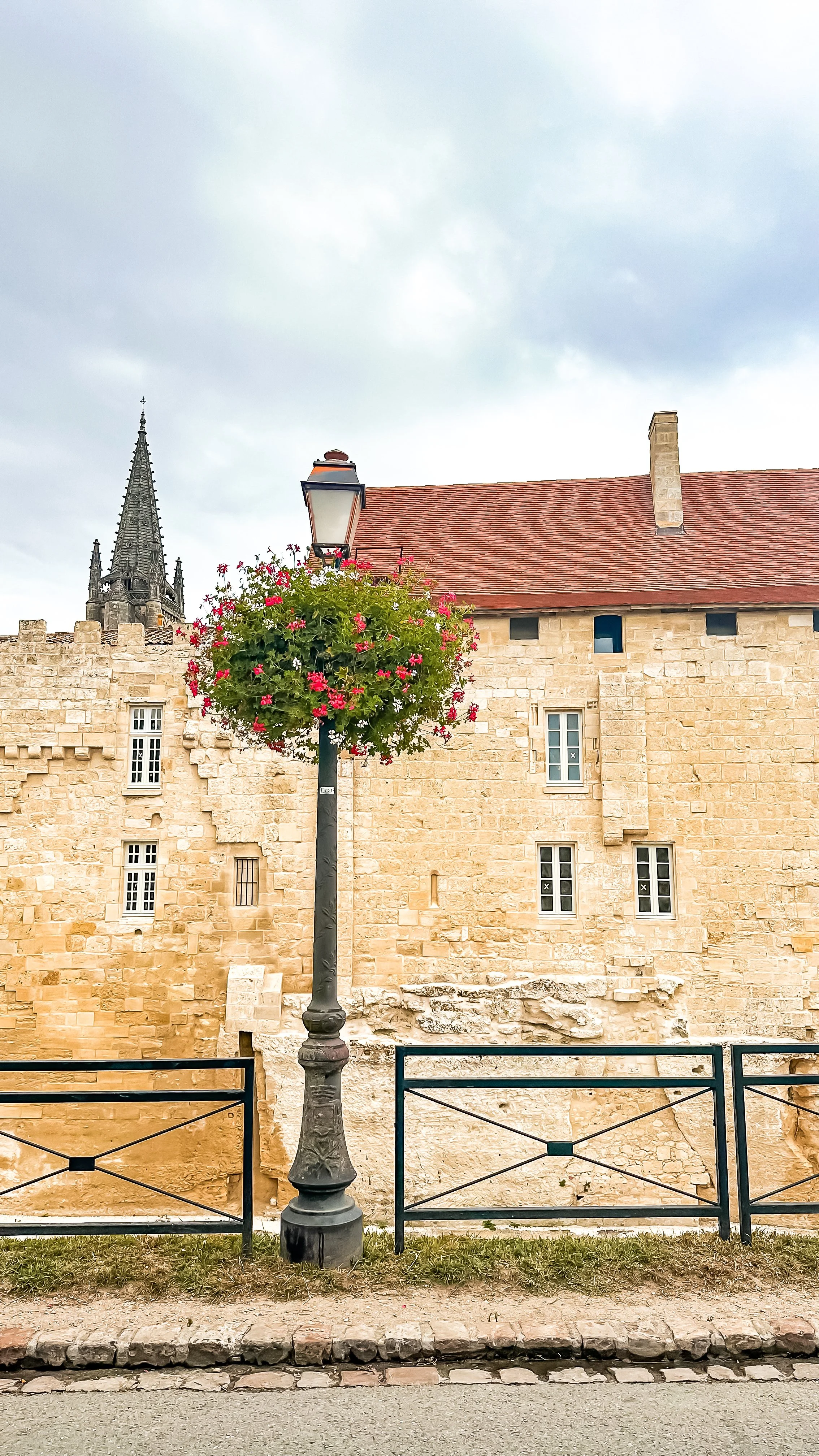 wander-senses-saint-emilion-historic-city-center-stone-building-with-flowers-france.jpg
