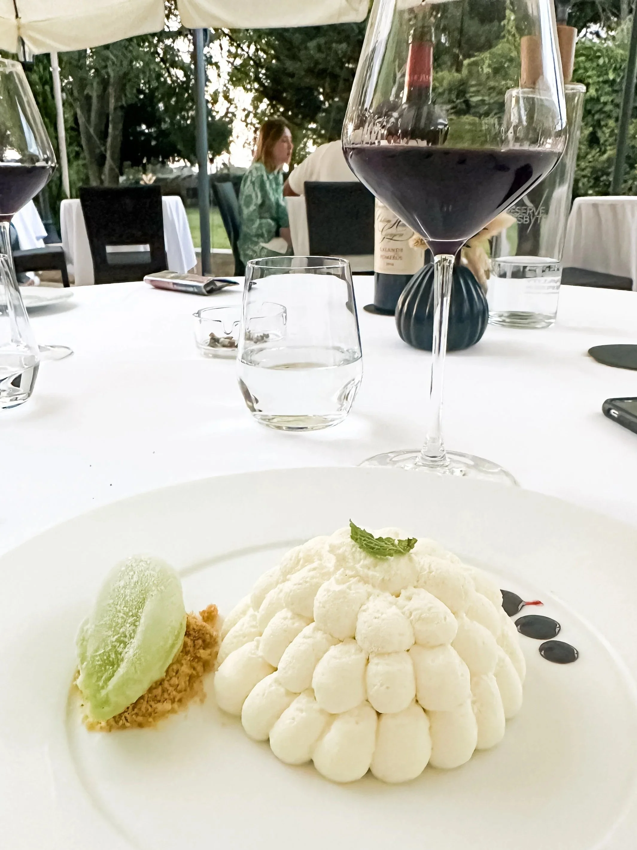 wander-senses-saint-emilion-presbytere-restaurant-dessert-sobert-merengue.jpg