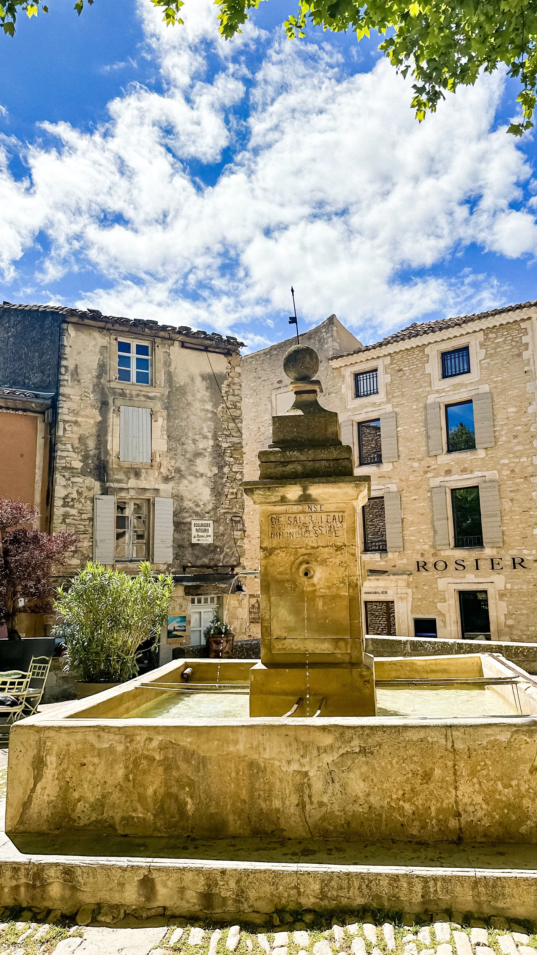 wander-senses-provence-gordes-stone-houses-square-fountain.jpg