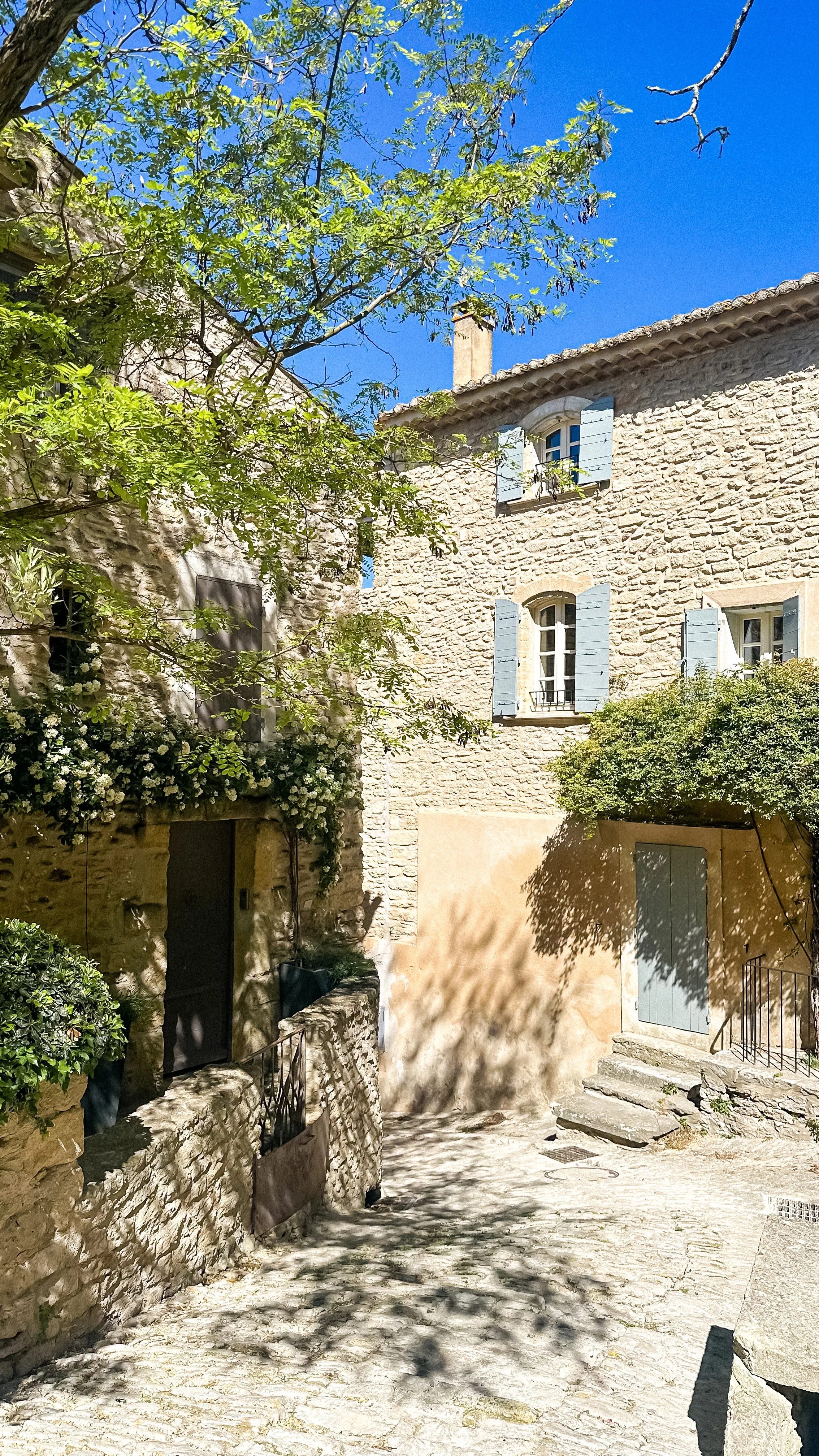 wander-senses-provence-gordes-stone-houses.jpg