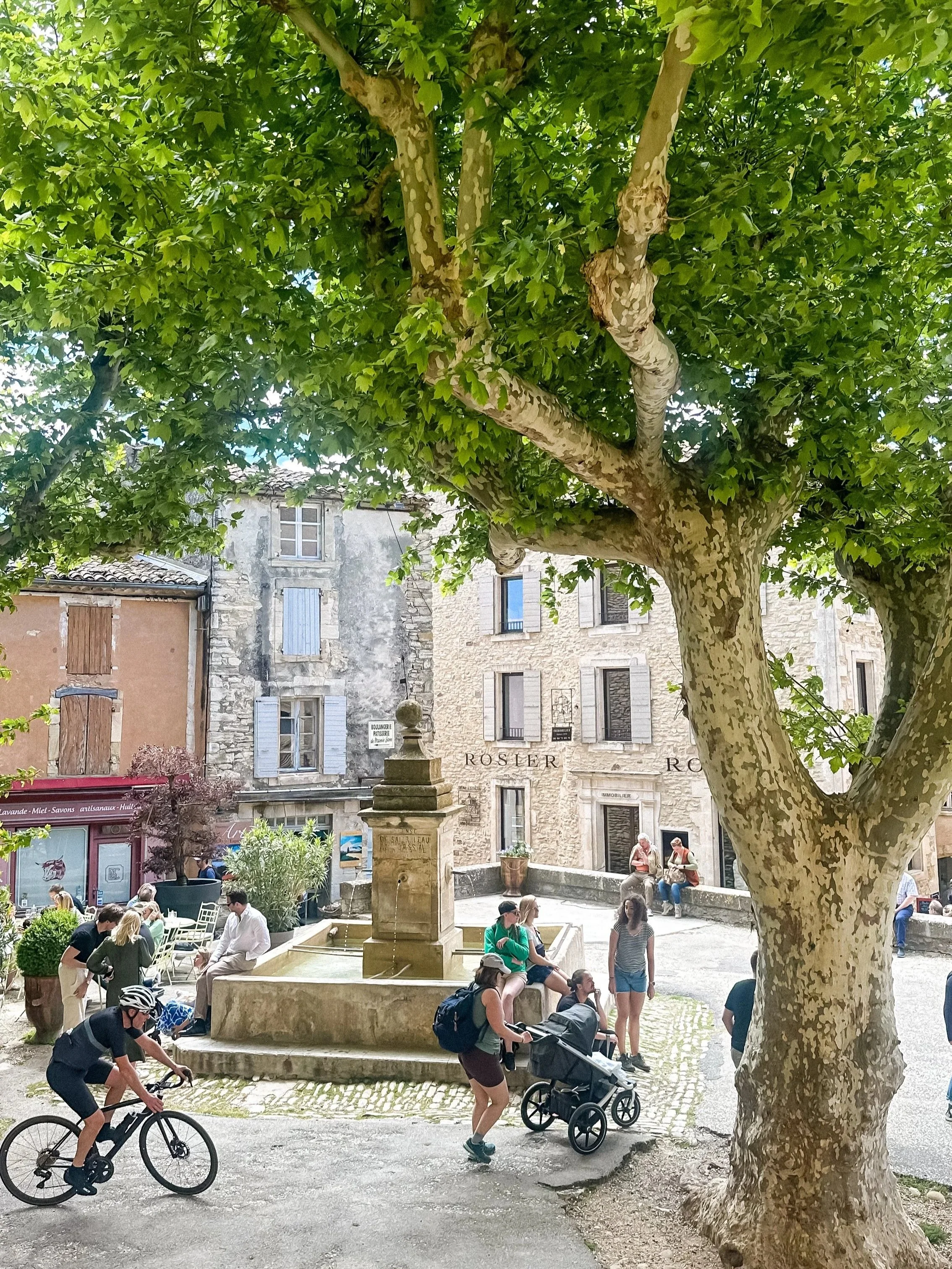 wander-senses-provence-gordes-square.jpg