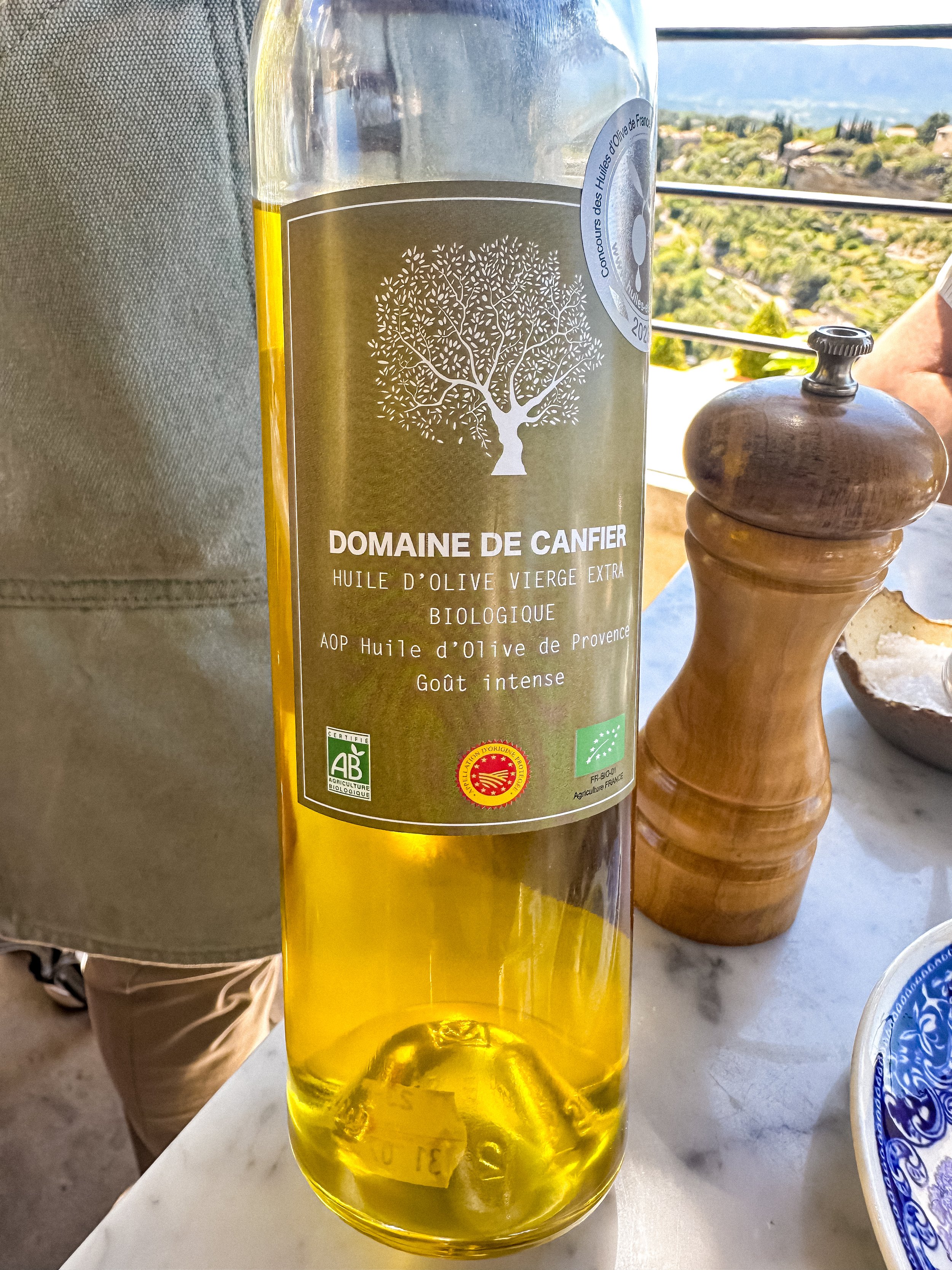 wander-senses-provence-gordes-clover-restaurant-olive-oil-tasting.jpg