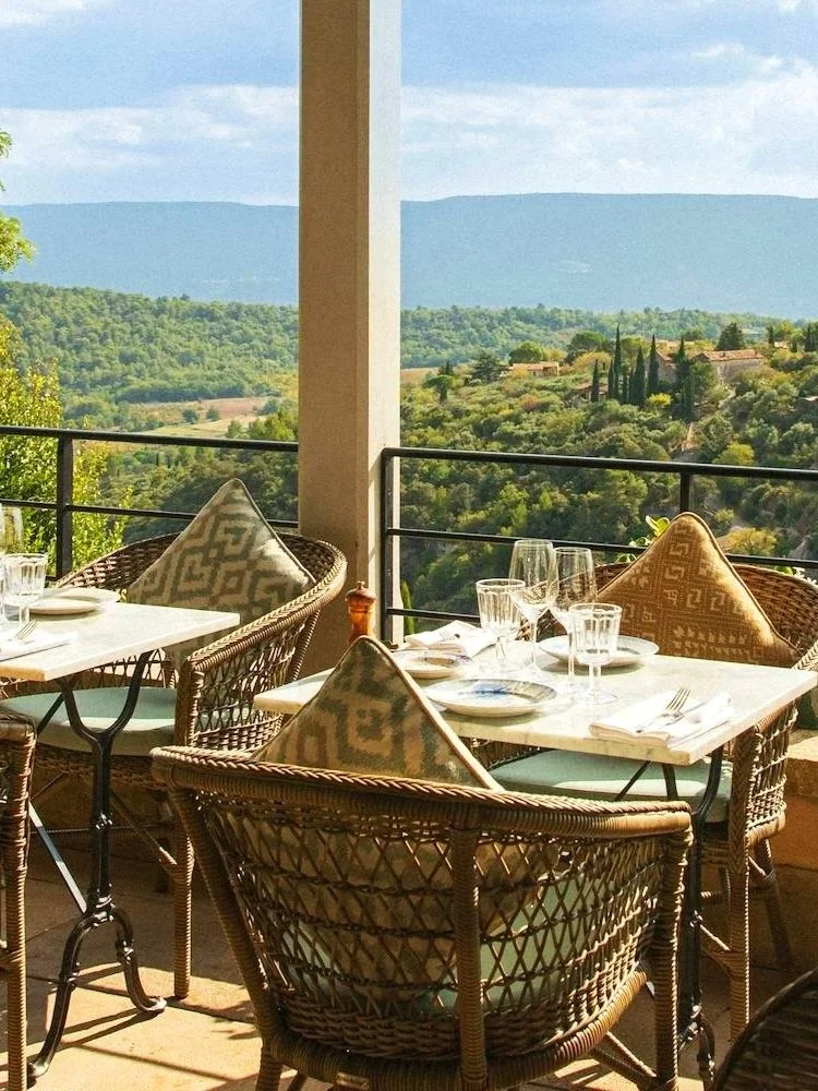wander-senses-provence-gordes-clover-restaurant-terrace.jpg