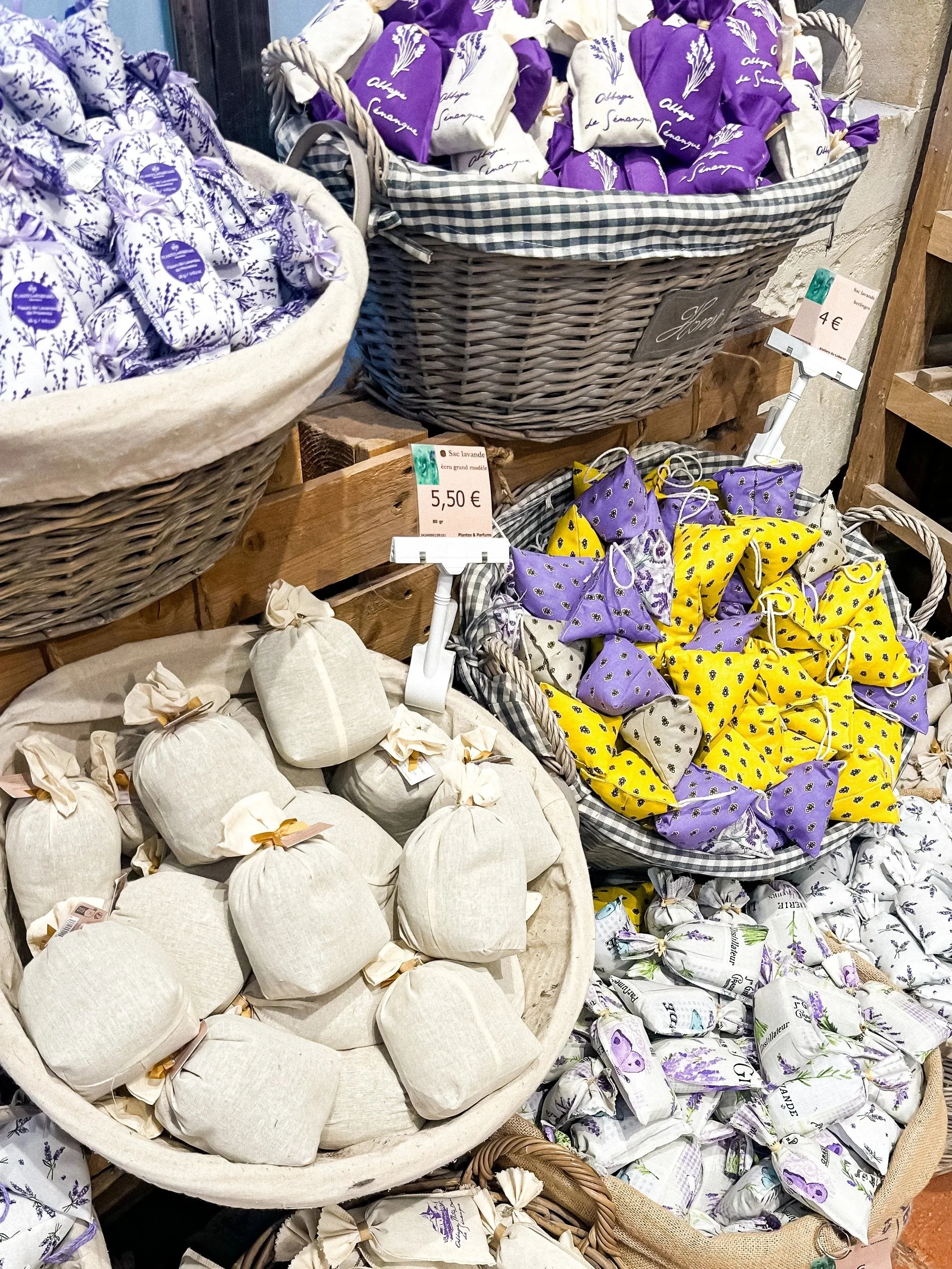wander-senses-provence-senanque-abbaye-lavander-goodies.jpg