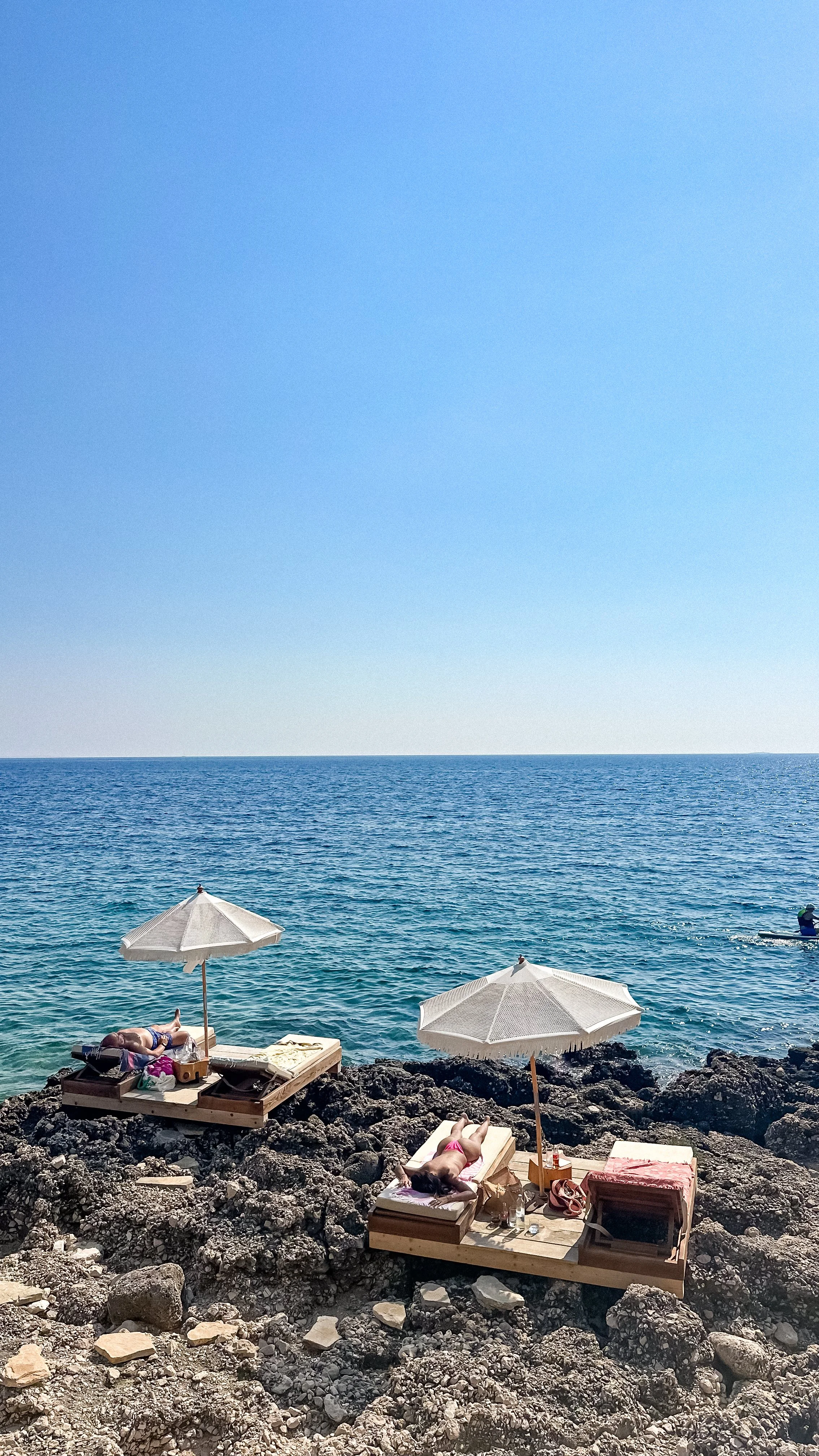 wander-senses-ivan-dolac-beach-bar-sea-view-sun-beds.jpg