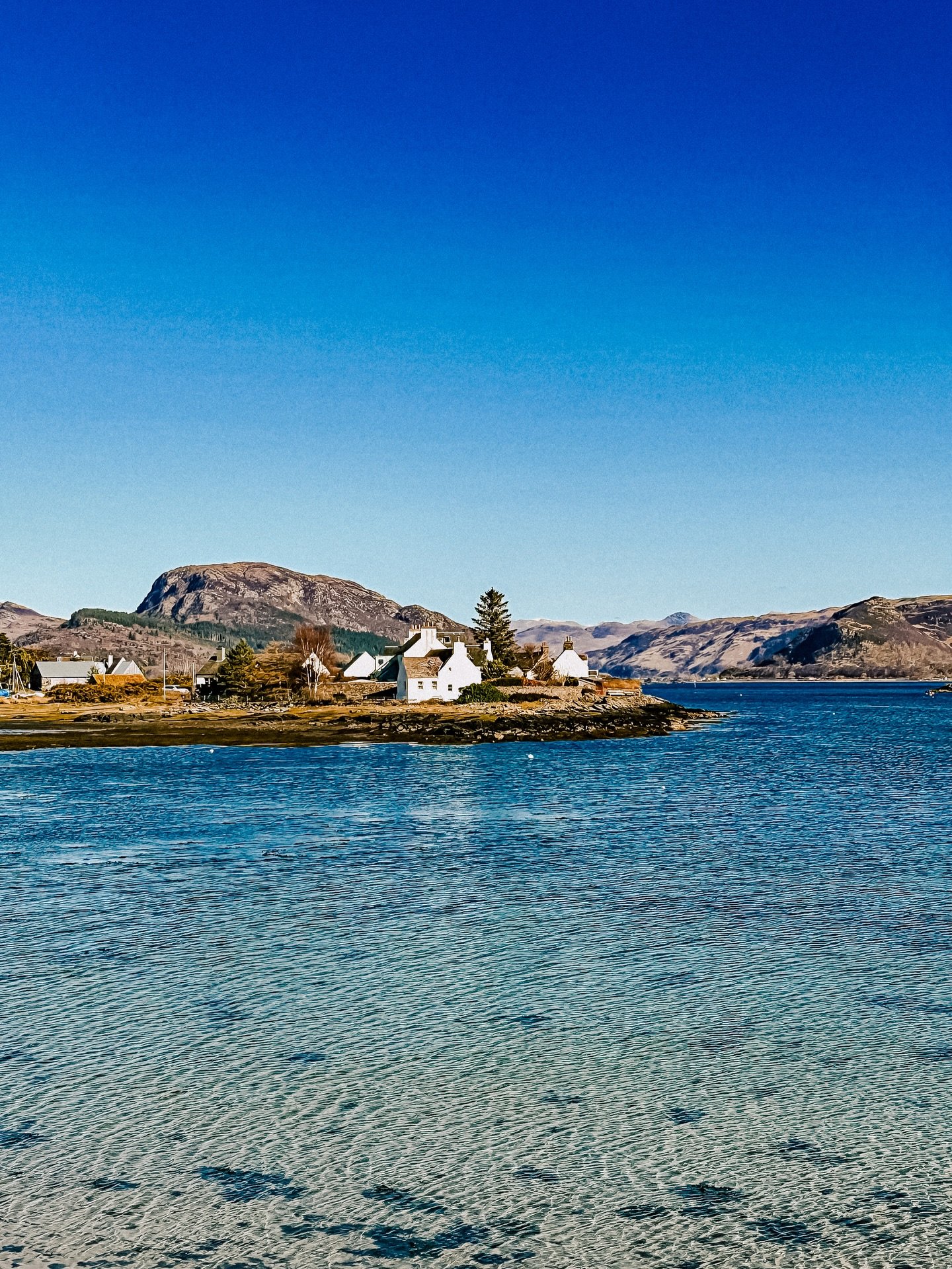 The Scottish Highlands feel like a timeless dream. Misty hills, historic battlefields, and lochs that mirror the sky.

In Inverness, we wandered through quiet streets and felt the pulse of this Highland capital. At Culloden, the battlefield whispers 