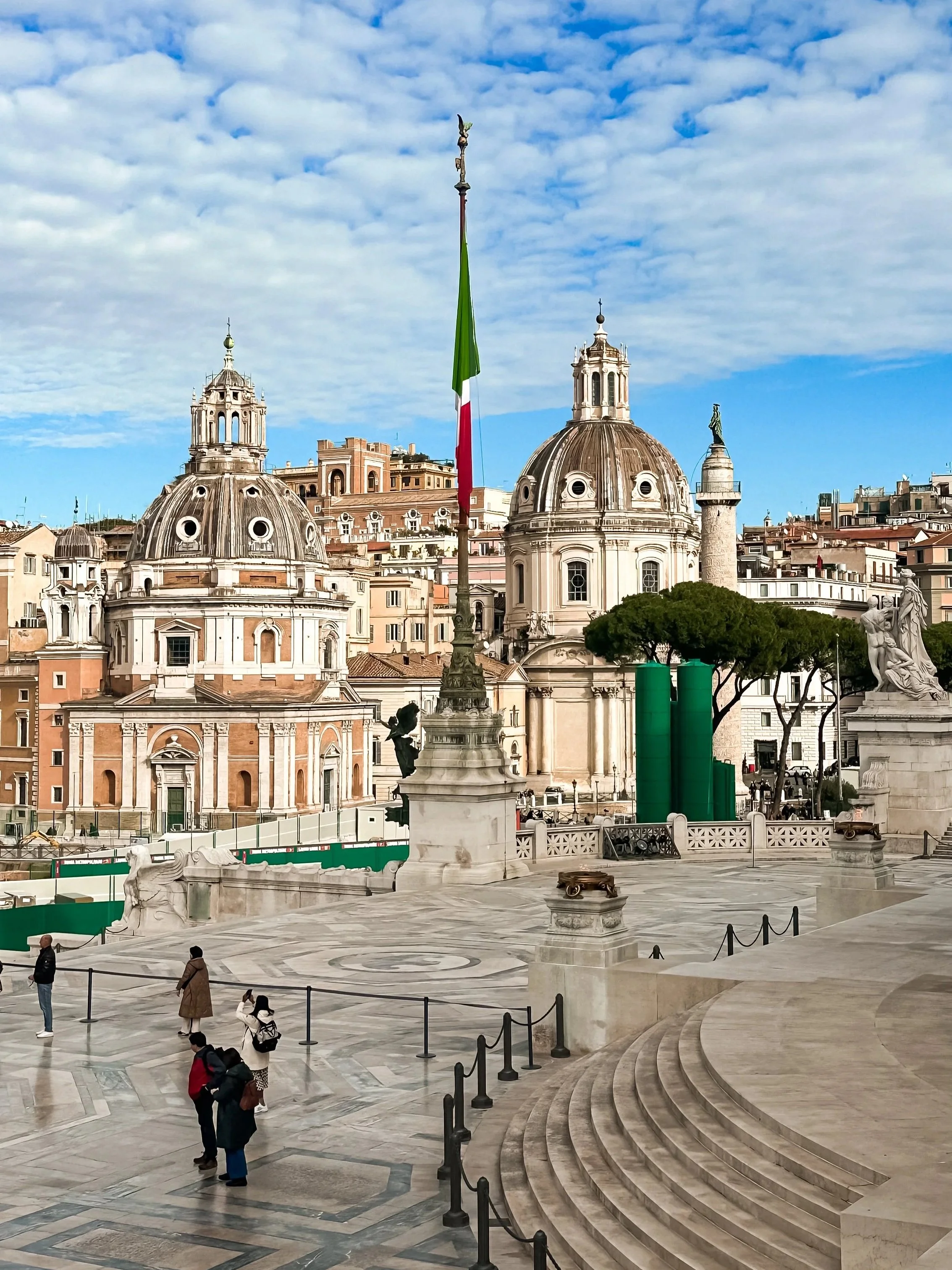 wander-senses-rome-travel-guide-piazza-venezia.jpg