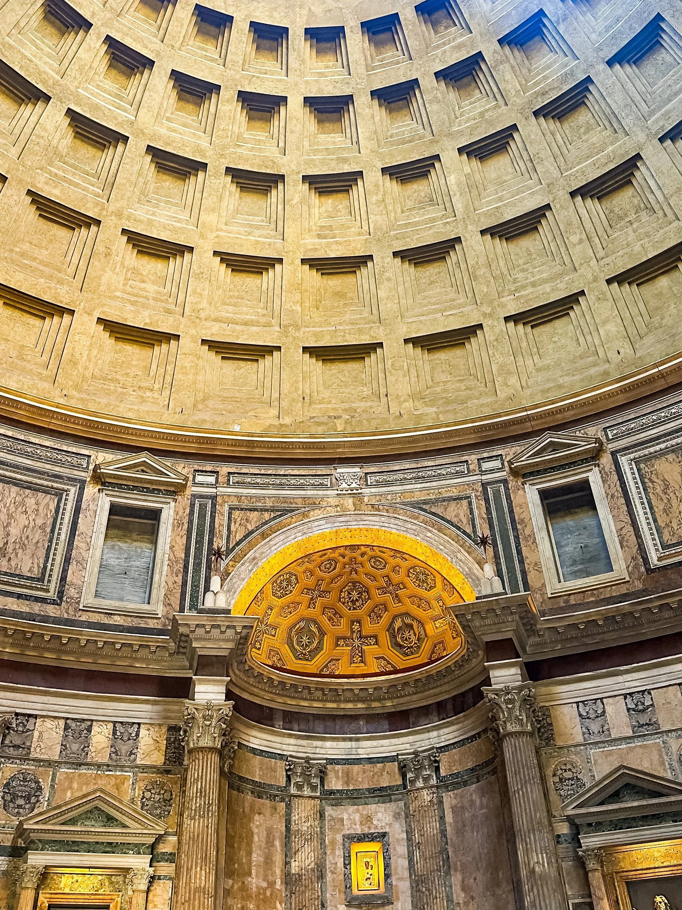 wander-senses-rome-travel-guide-pantheon-interior.jpg