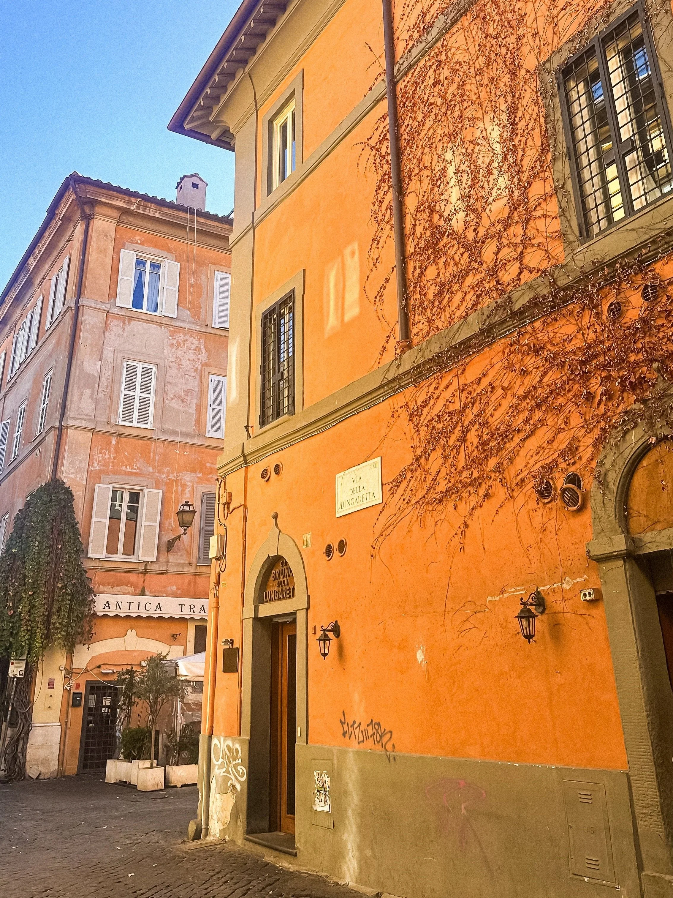 wander-senses-rome-travel-guide-trastevere-colorful-buildings.jpg