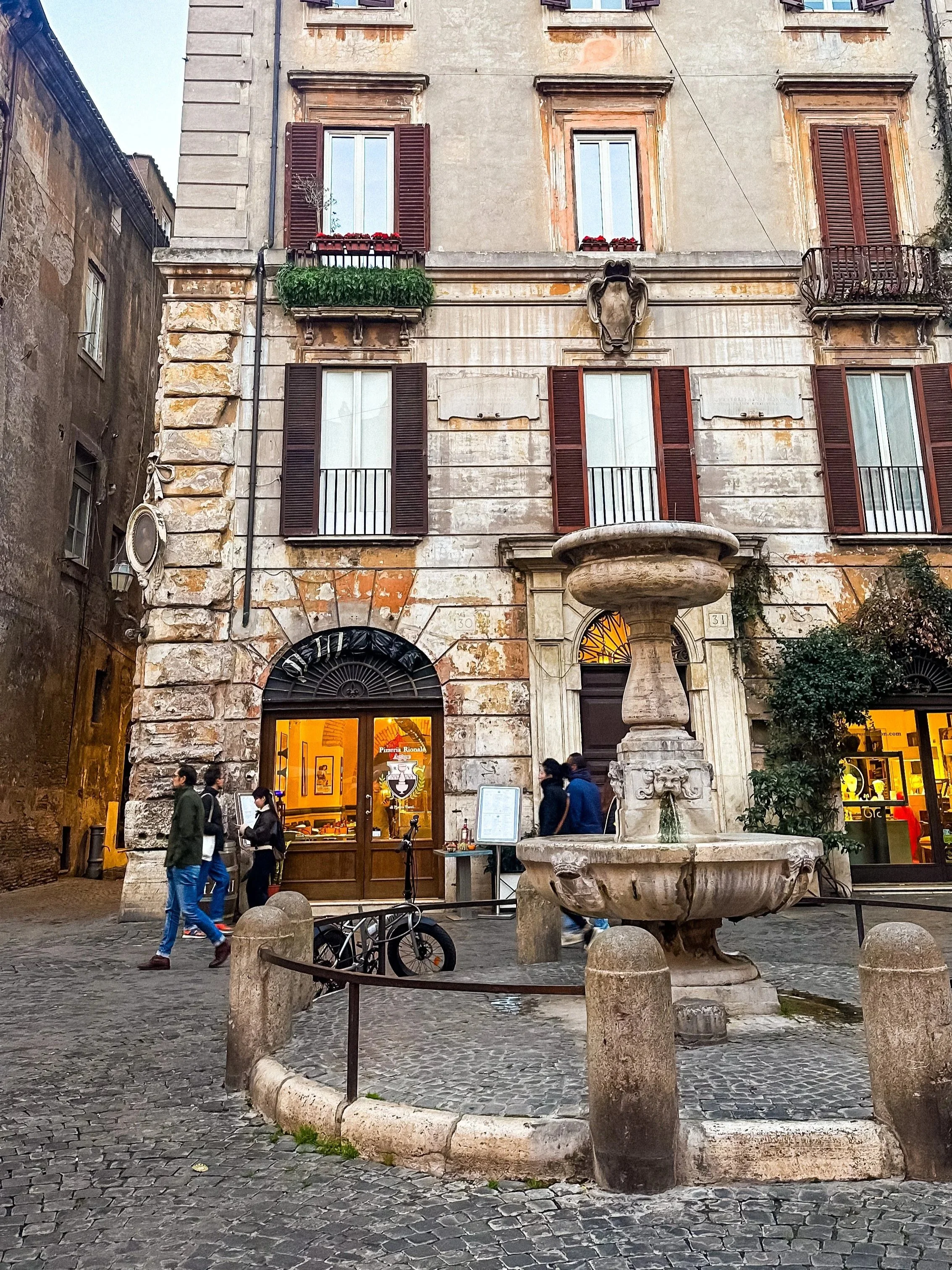 wander-senses-rome-travel-guide-typical-italian-colorful-buildings.jpg