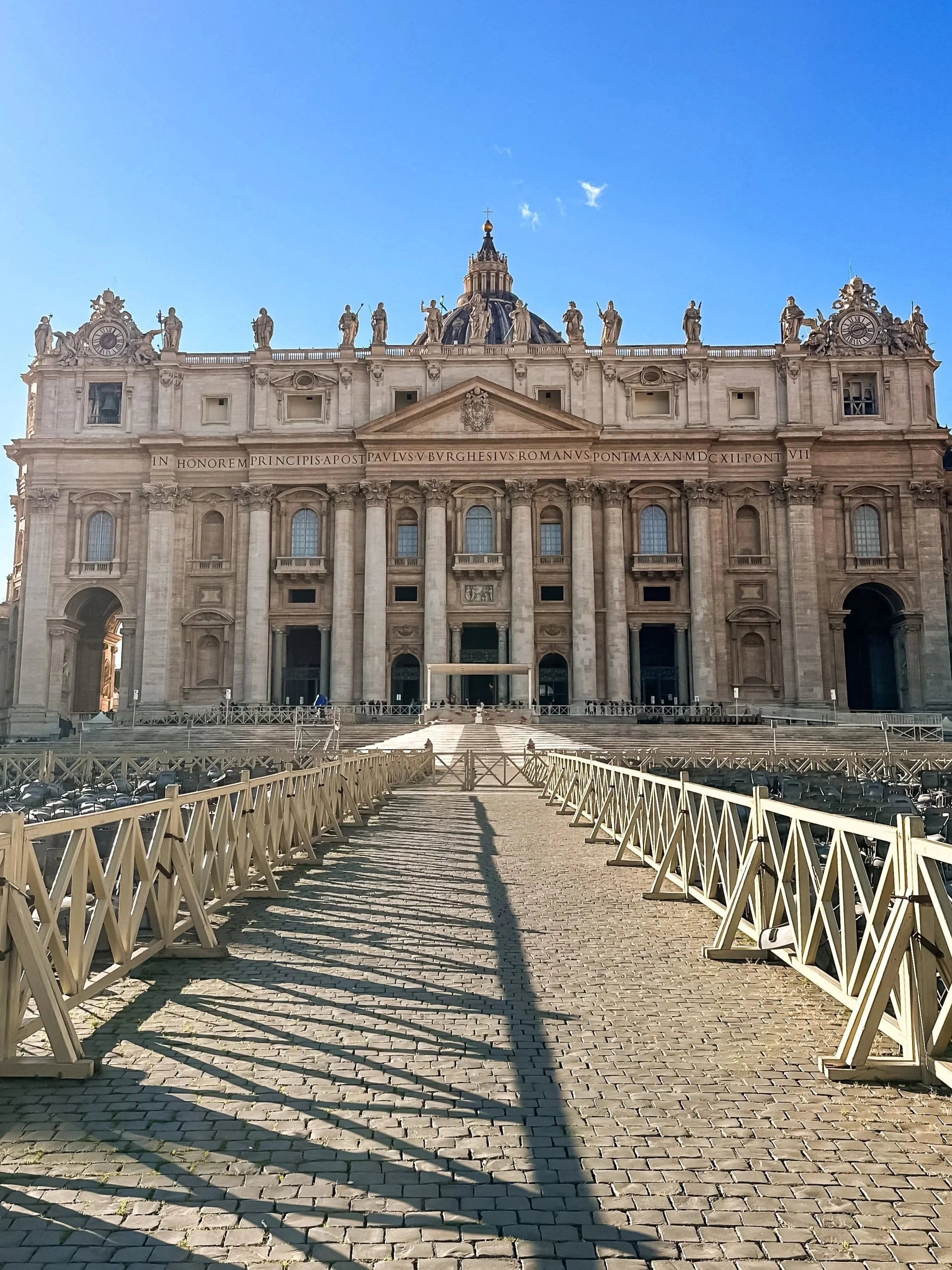 wander-senses-rome-travel-guide-vatican-city-piazza-san-pietro.jpg