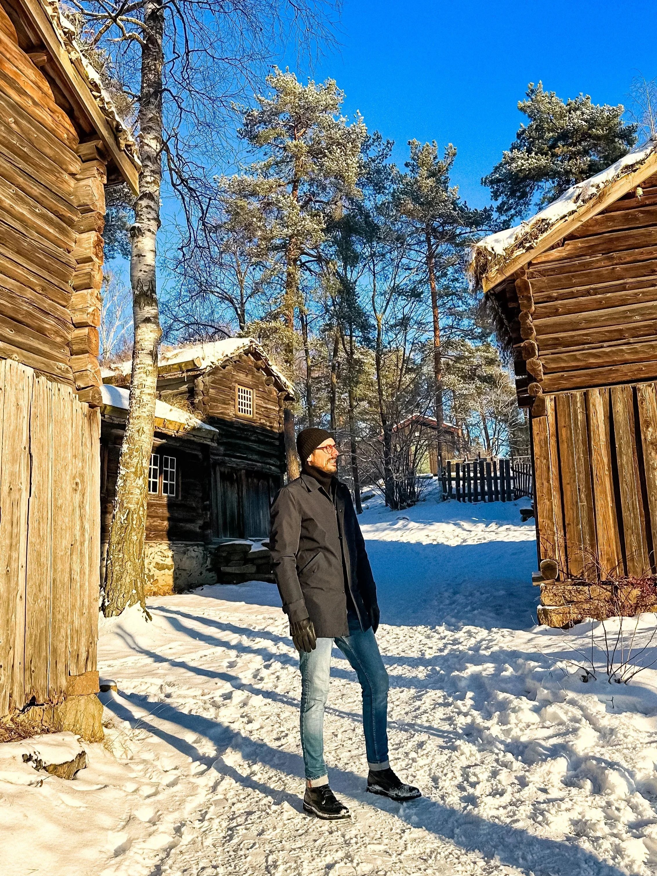 wander-senses-norway-oslo-guide-folk-museum-pink-wooden-house-covered-with-snow.jpg
