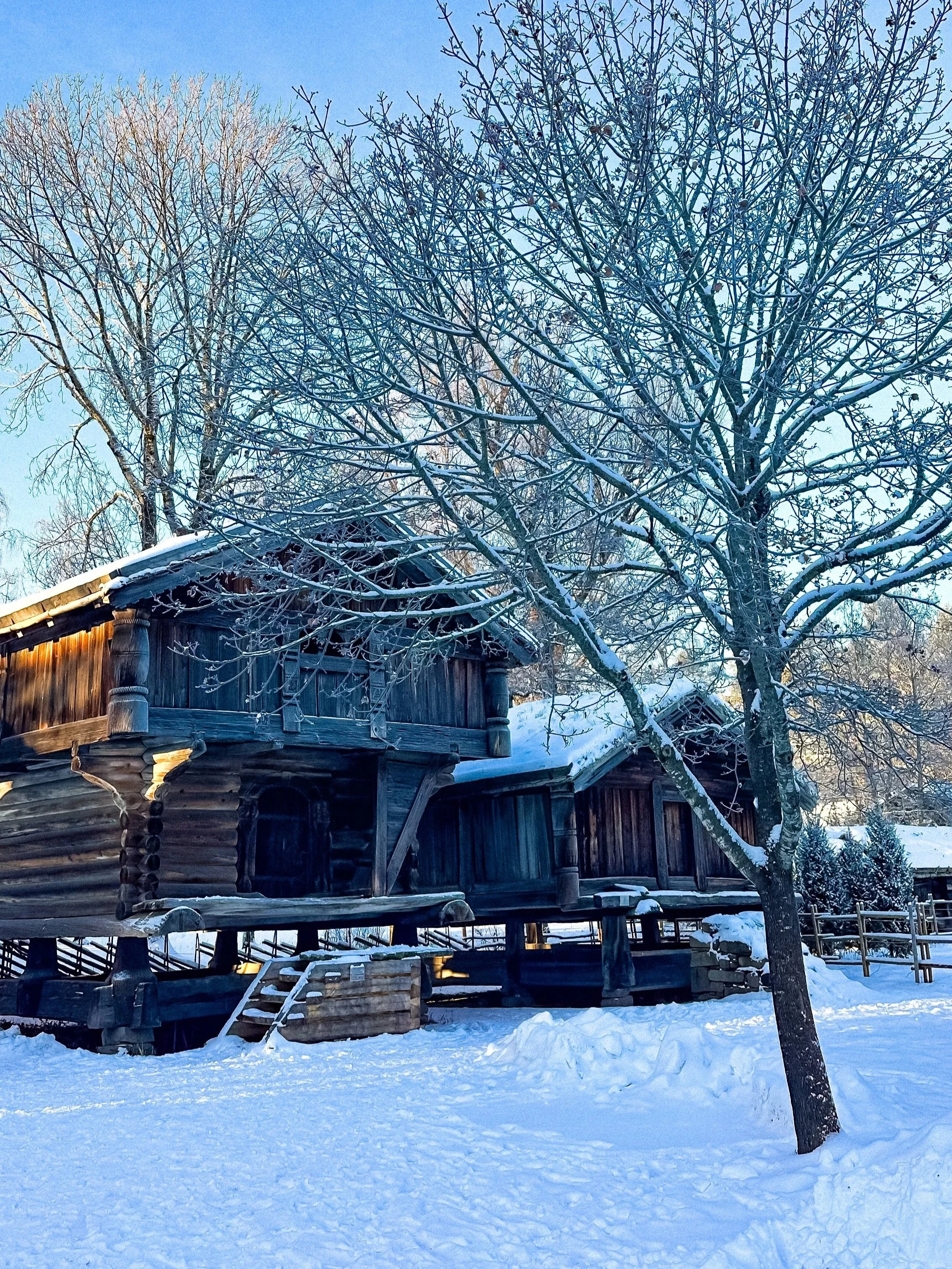 wander-senses-norway-oslo-guide-folk-museum-wooden-houses-covered-with-snow.jpg