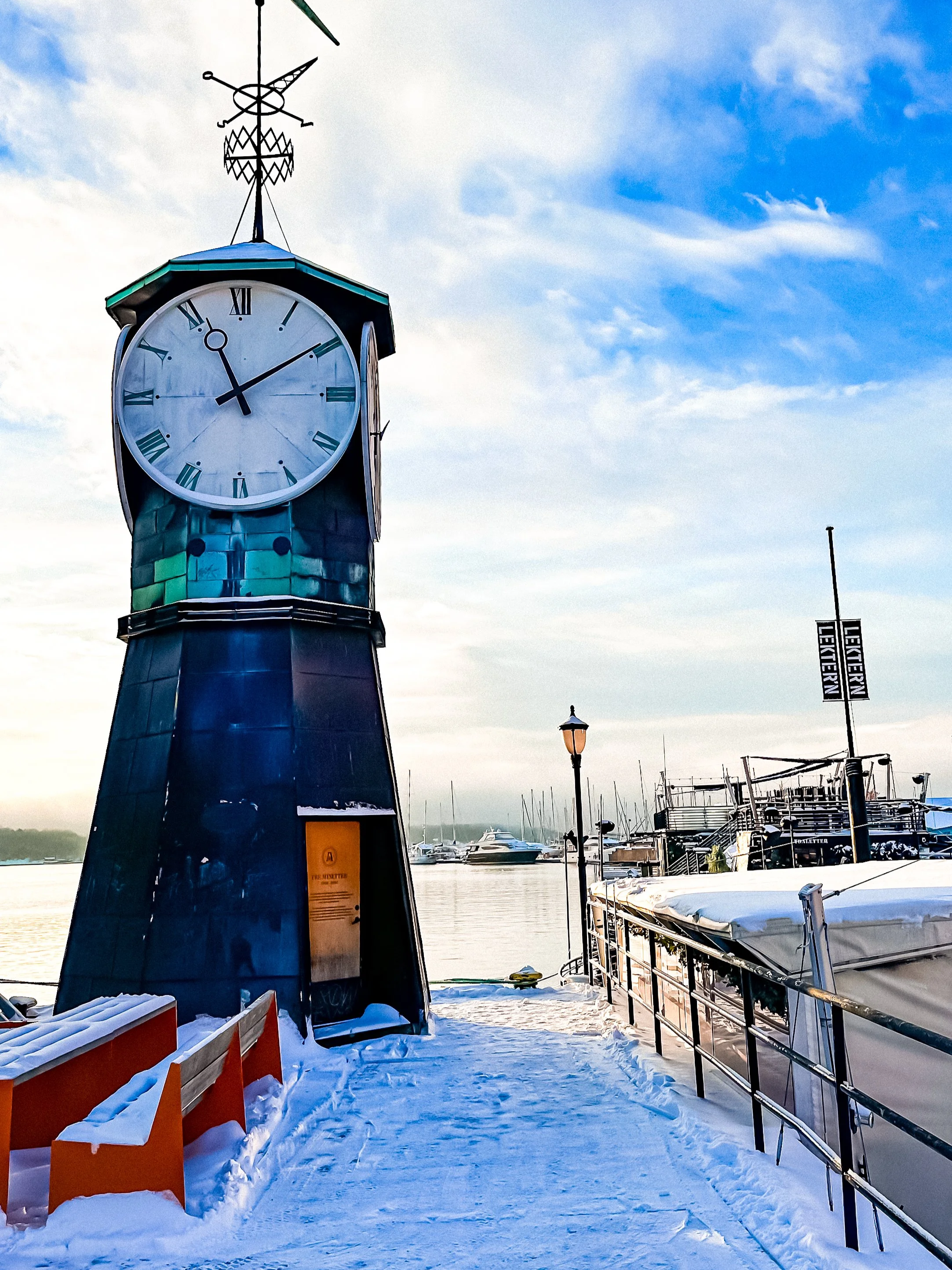 wander-senses-norway-oslo-guide-akker-brygge-lighthouse.png