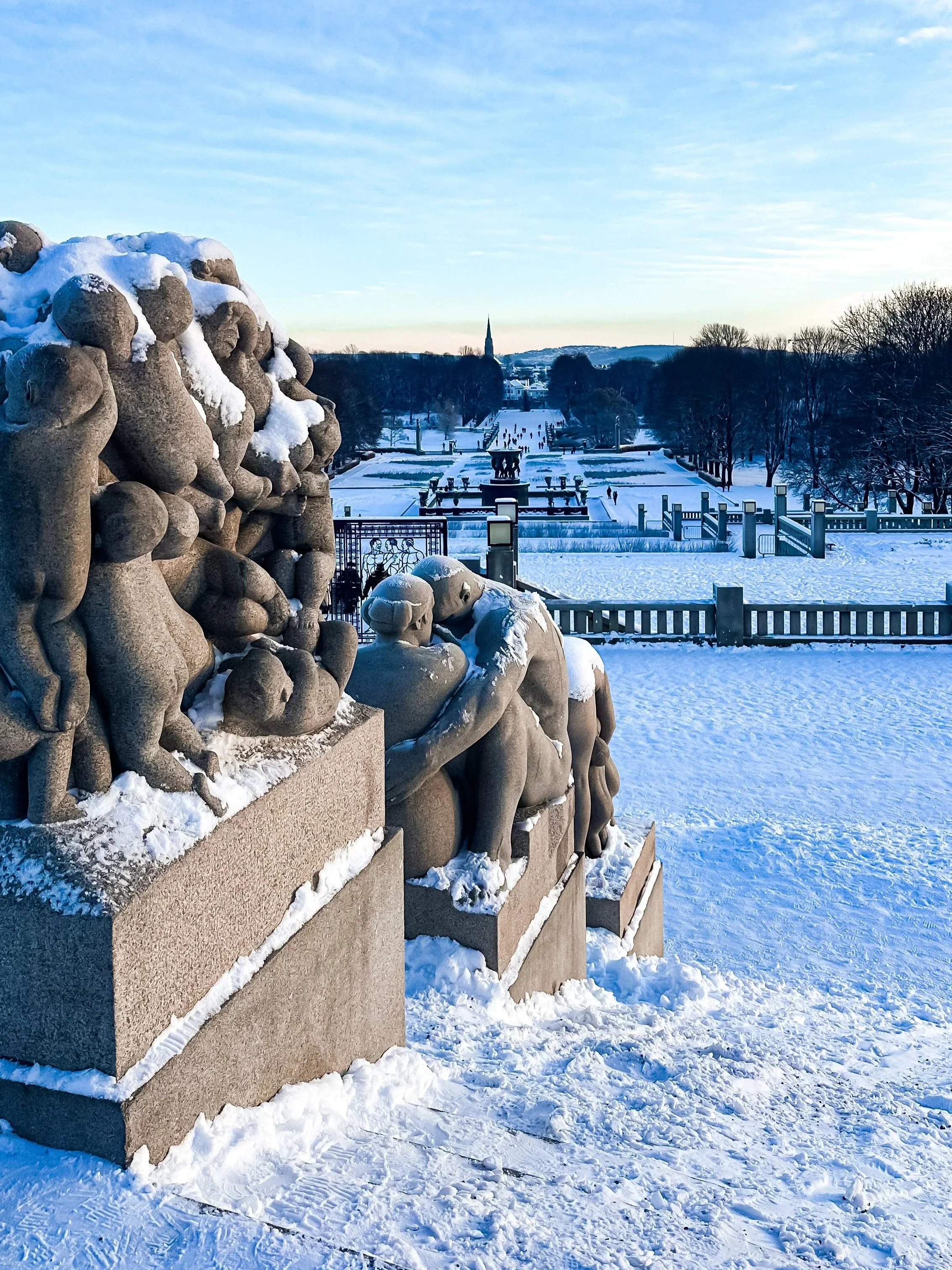 wander-senses-norway-oslo-guide-vigeland-park-sculptures-with-snow.jpg
