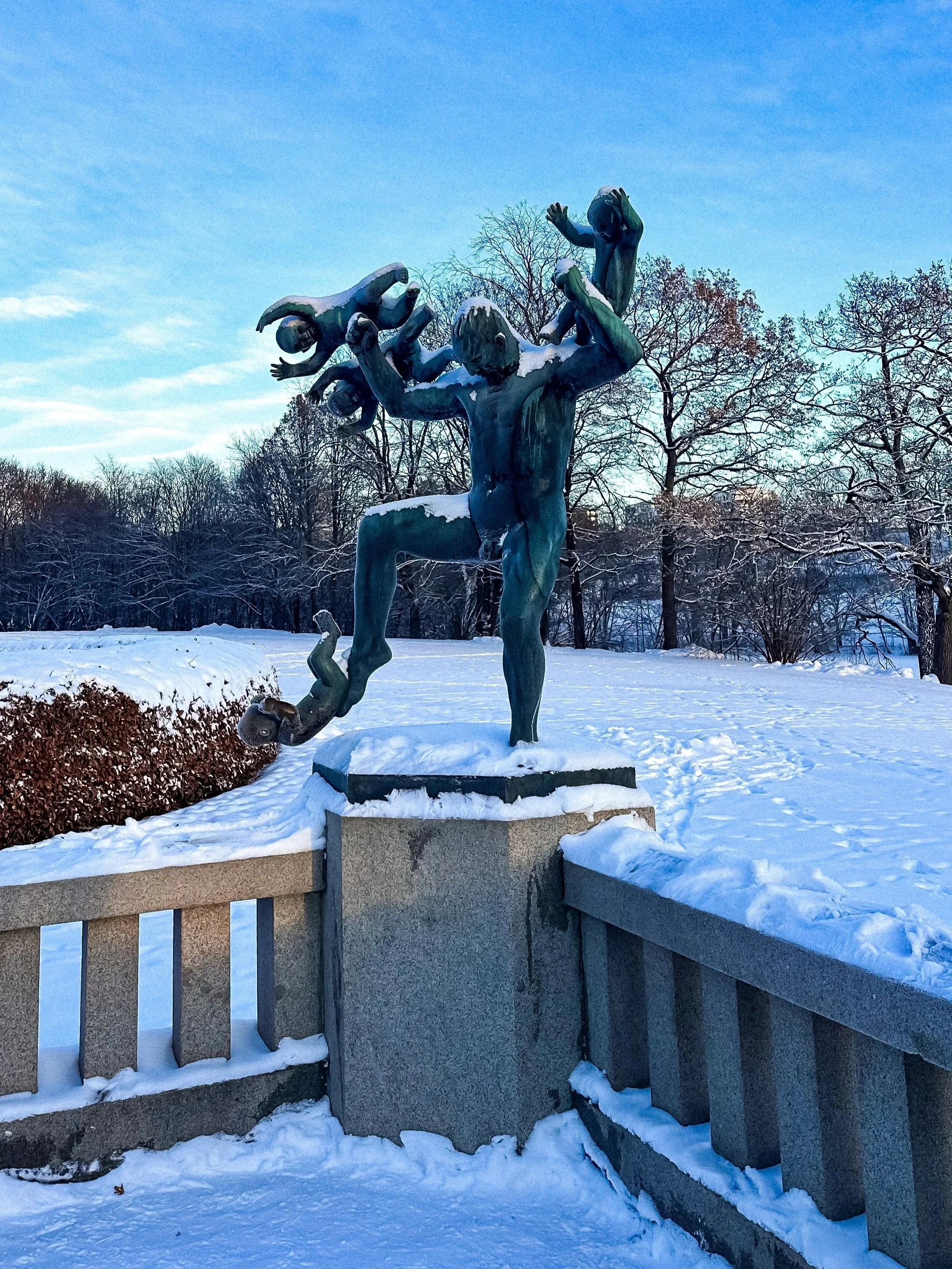 wander-senses-norway-oslo-guide-vigeland-park-sculptures-with-snow.jpg