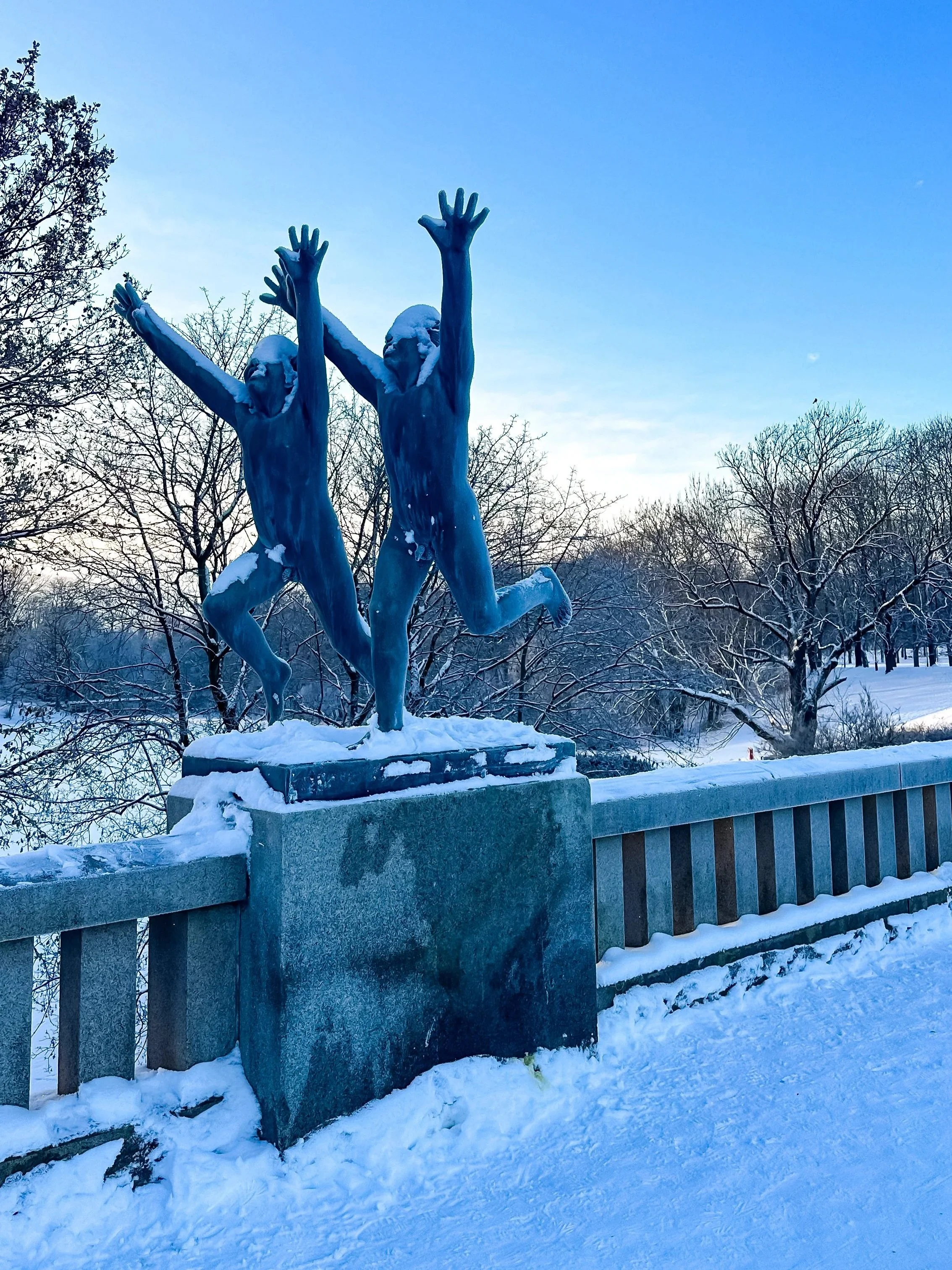 wander-senses-norway-oslo-guide-vigeland-park-sculptures-with-snow.jpg