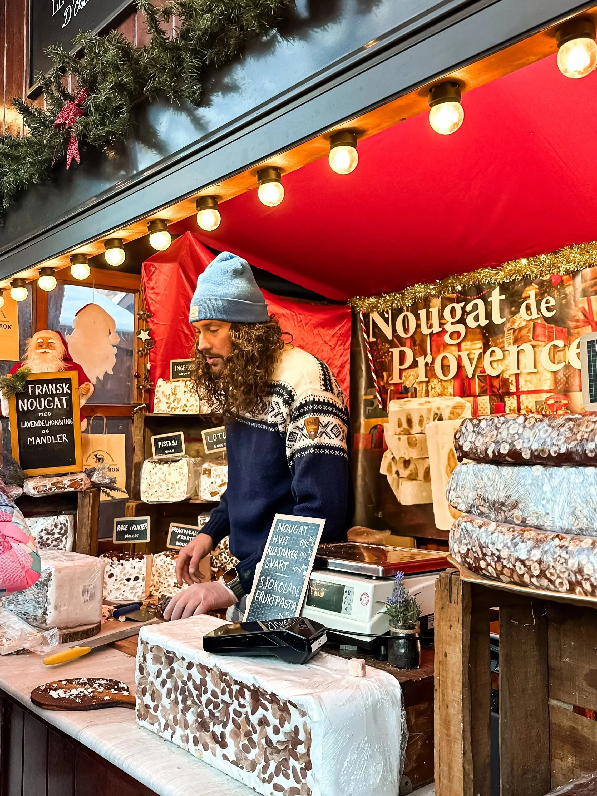 wander-senses-norway-oslo-guide-christmas-market.jpg