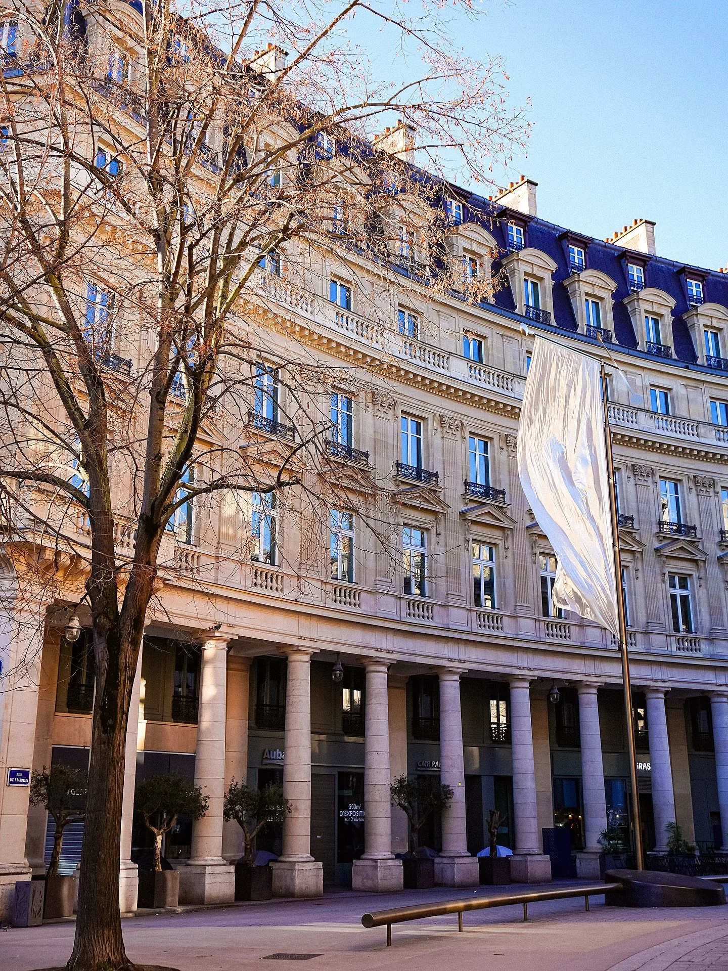 If you&rsquo;re in Paris this week, this is one culture moment not to miss! The Minimal exhibition at La Bourse de Commerce &ndash; Pinault Collection, brings together over 100 major works tracing the history and global diversity of minimal art since