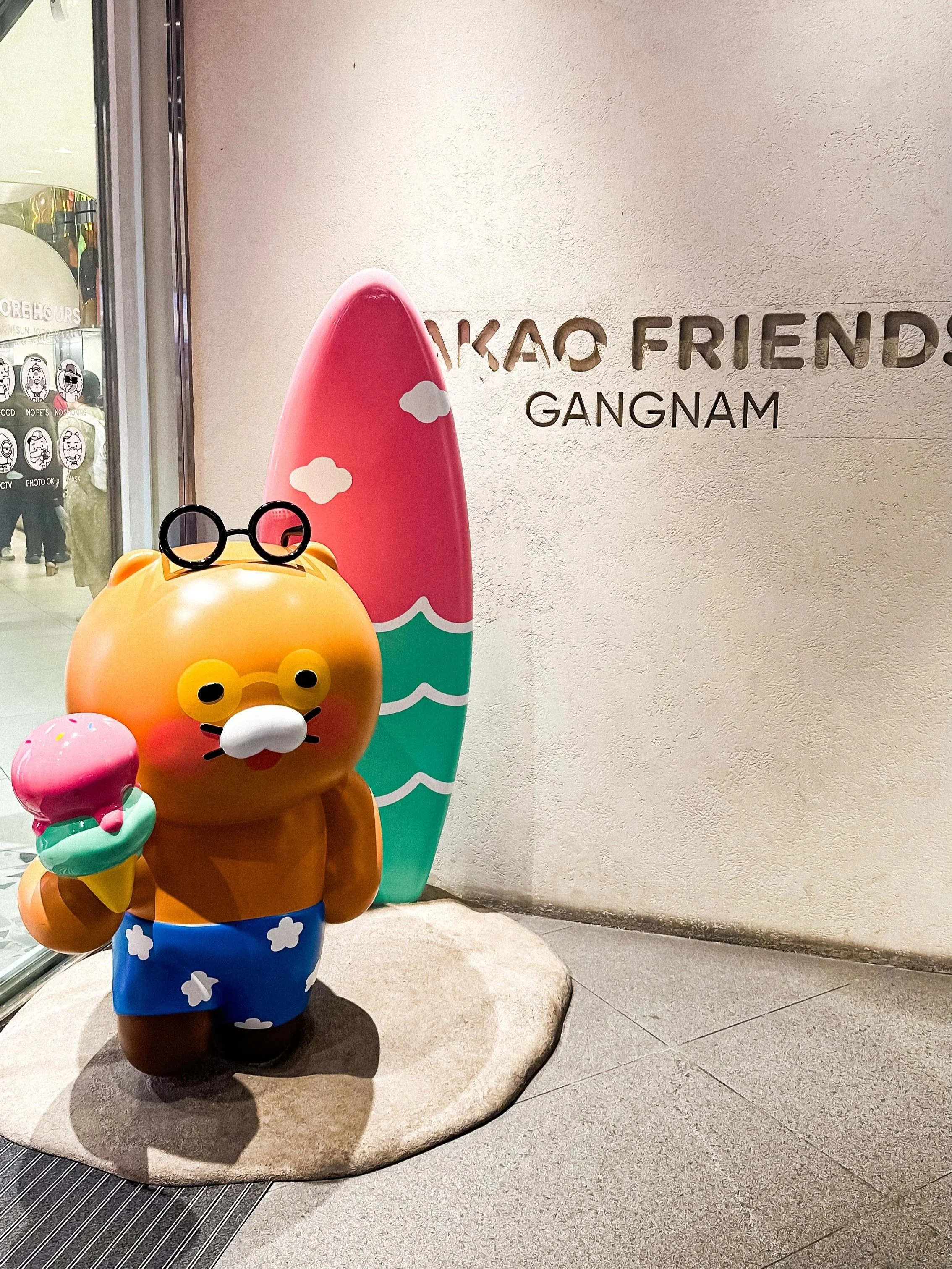 wander-senses-kakao-friends-characters-pop-culture-seoul-south-korea.jpg