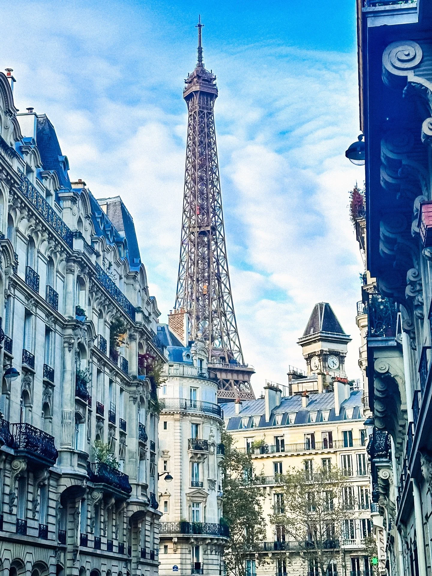 Winter in Paris has its own rhythm. We have sunny days, but cold enough to keep the city quieter than usual.

The light feels sharper this time of year. It reflects on the Seine, brightens the stone fa&ccedil;ades, and makes even familiar streets loo