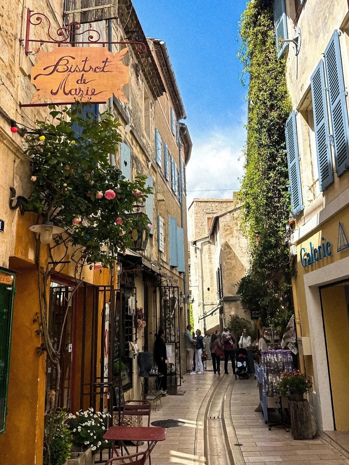 wander-senses-old-stone-houses-provencal-style-saint-rely-de-provence.jpg