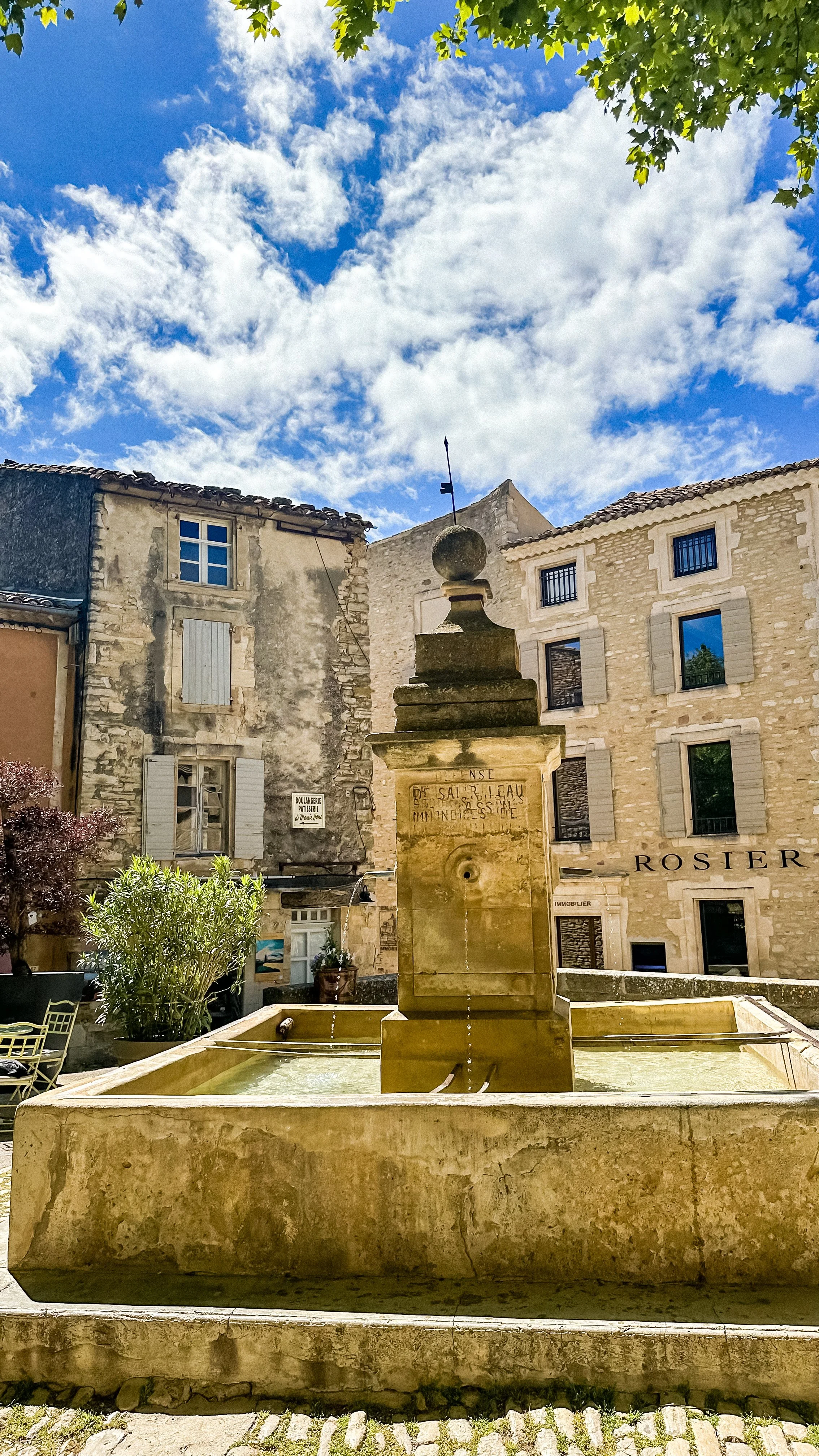 wander-senses-gordes-village-provence-typical-stone-houses--square-fountain-france.jpg