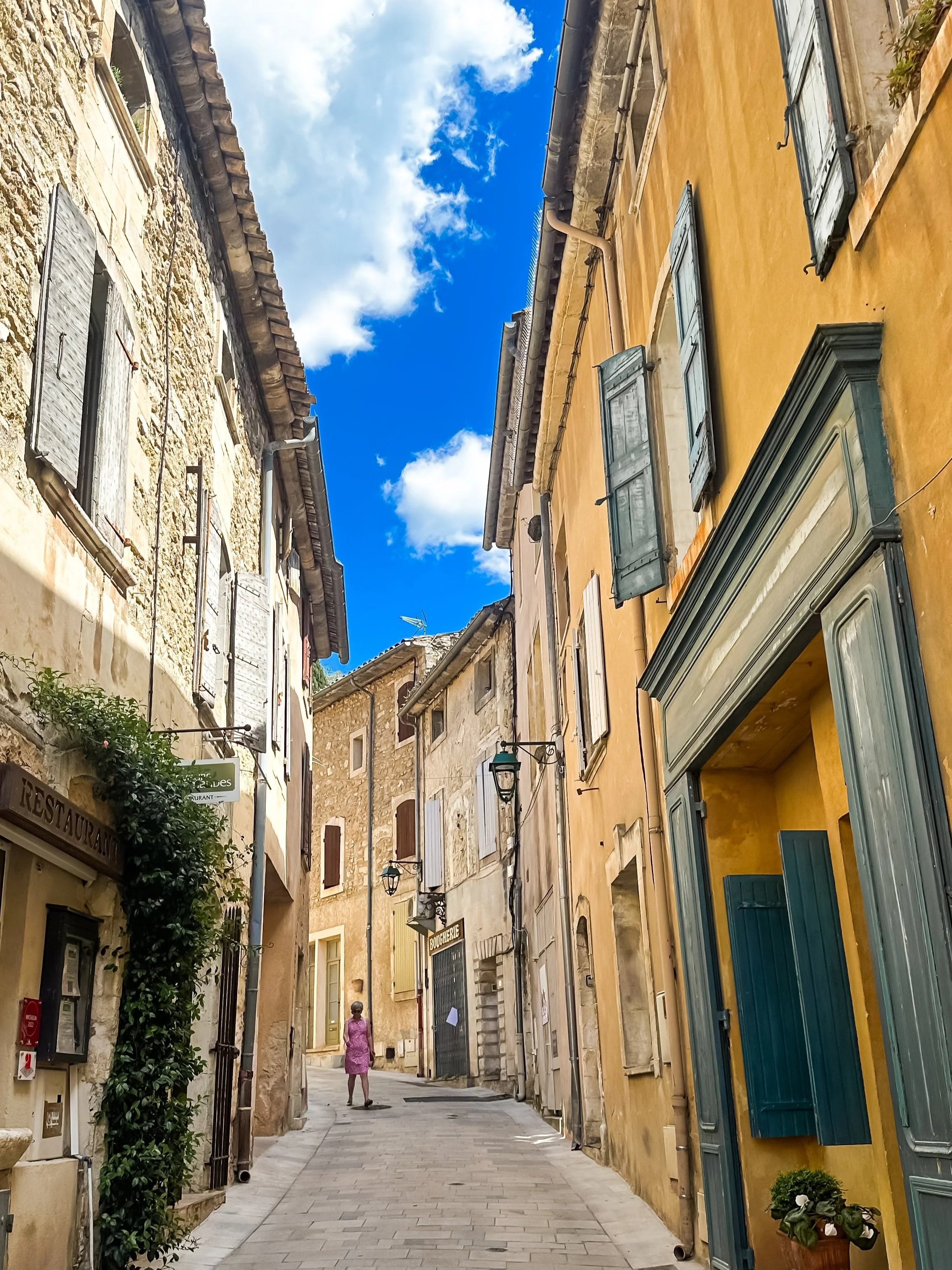 wander-senses-menerbes-village-provence-yellow-houses-south-of-france.jpg