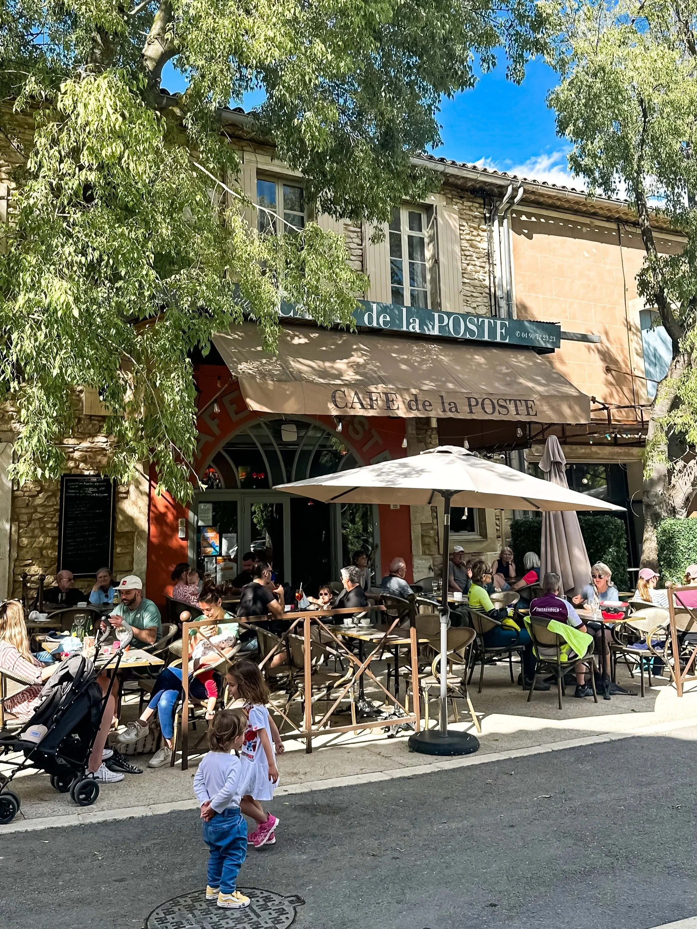wander-senses-goult-village-provence-cafe-terrace.jpg