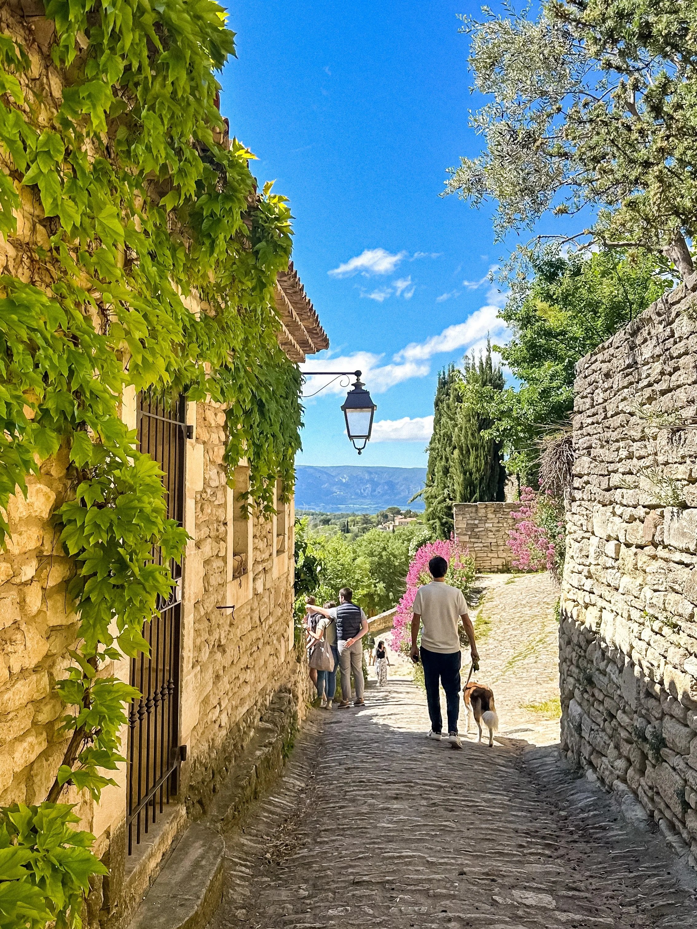 wander-senses-gordes-village-provence-typical-stone-houses-france.jpg