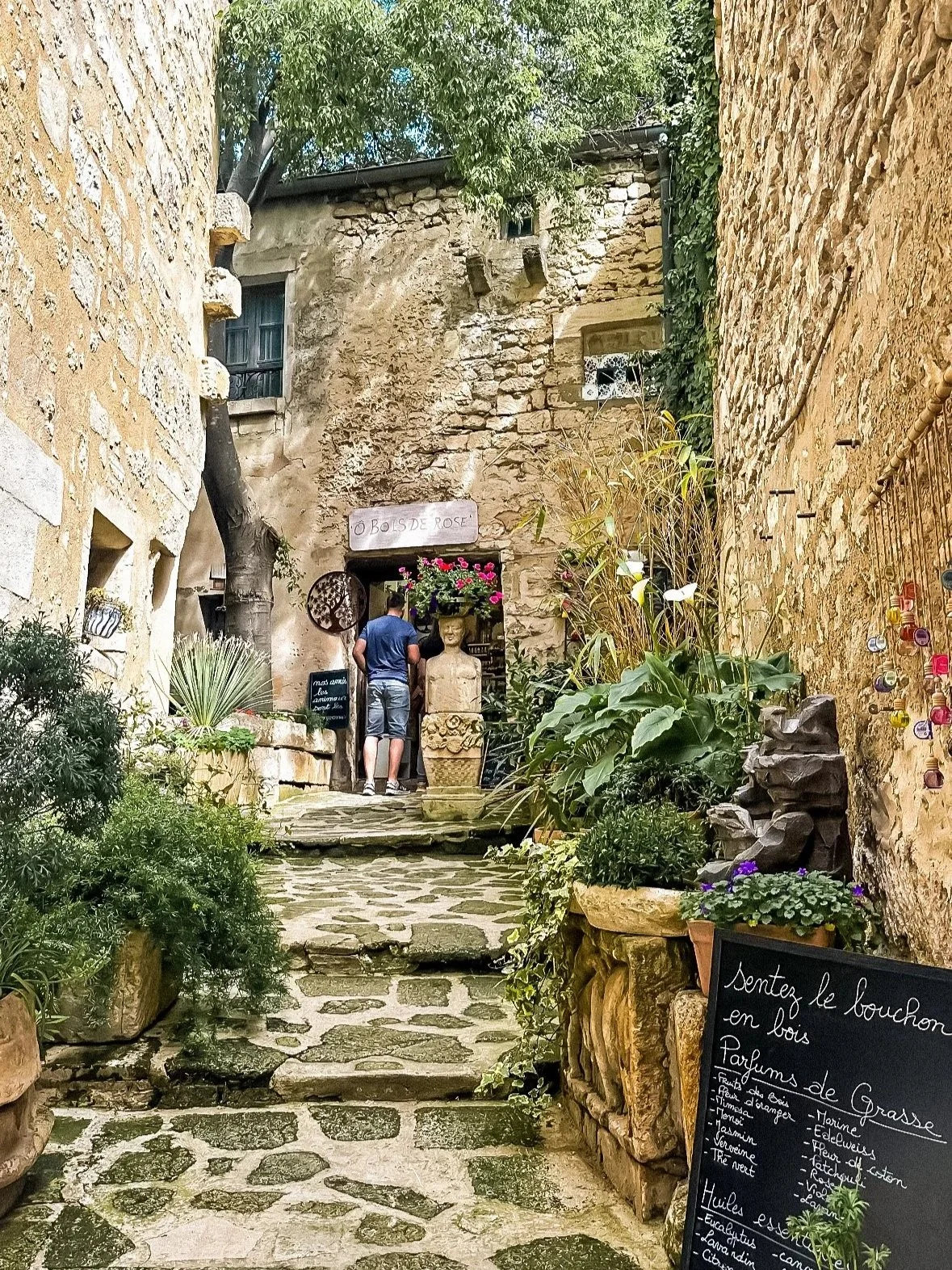 wander-senses-old-stone-houses-les-baux-de-provence-france.jpg