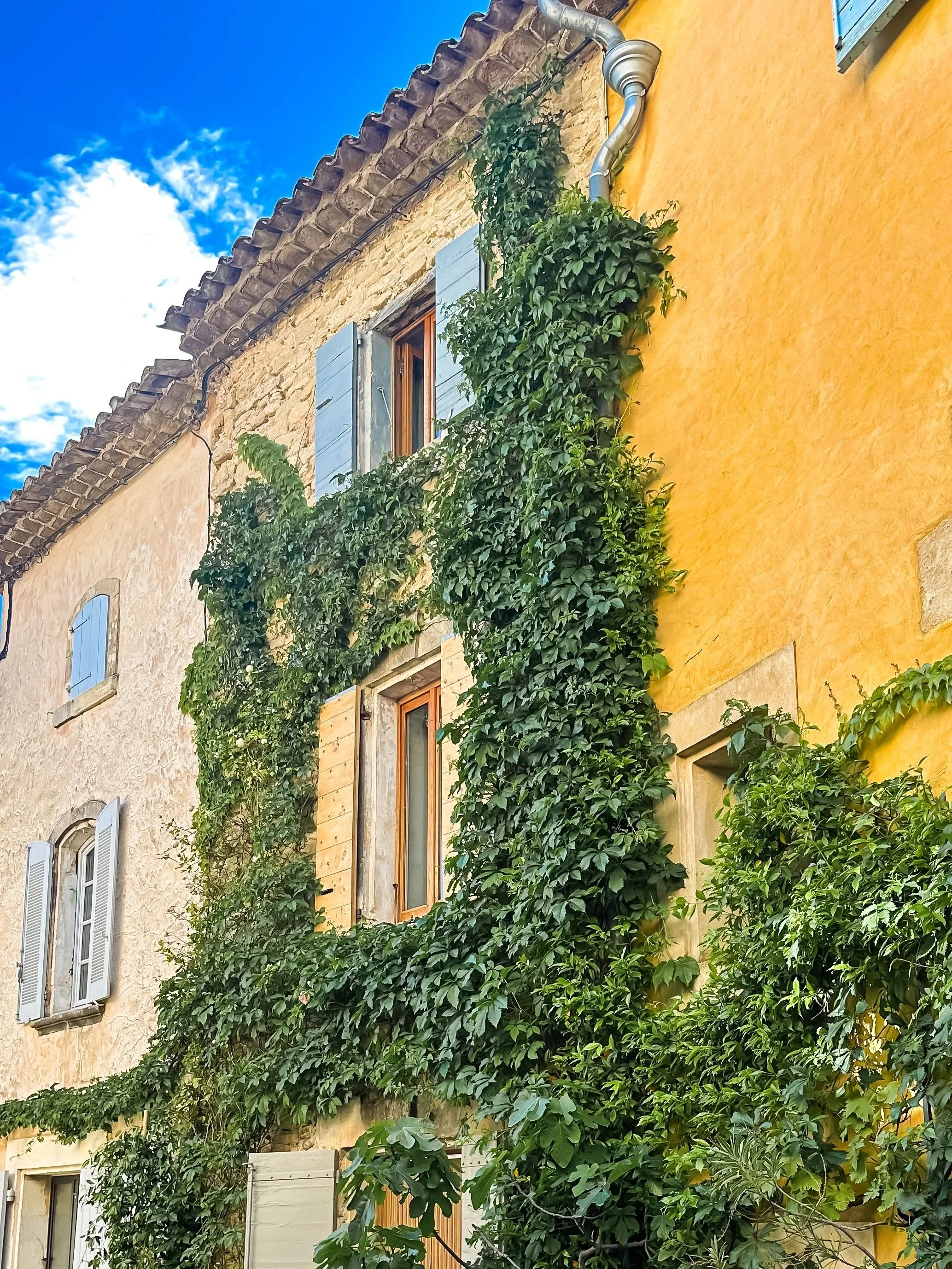wander-senses-yellow-house-provencal-style-goul-village-france.jpg