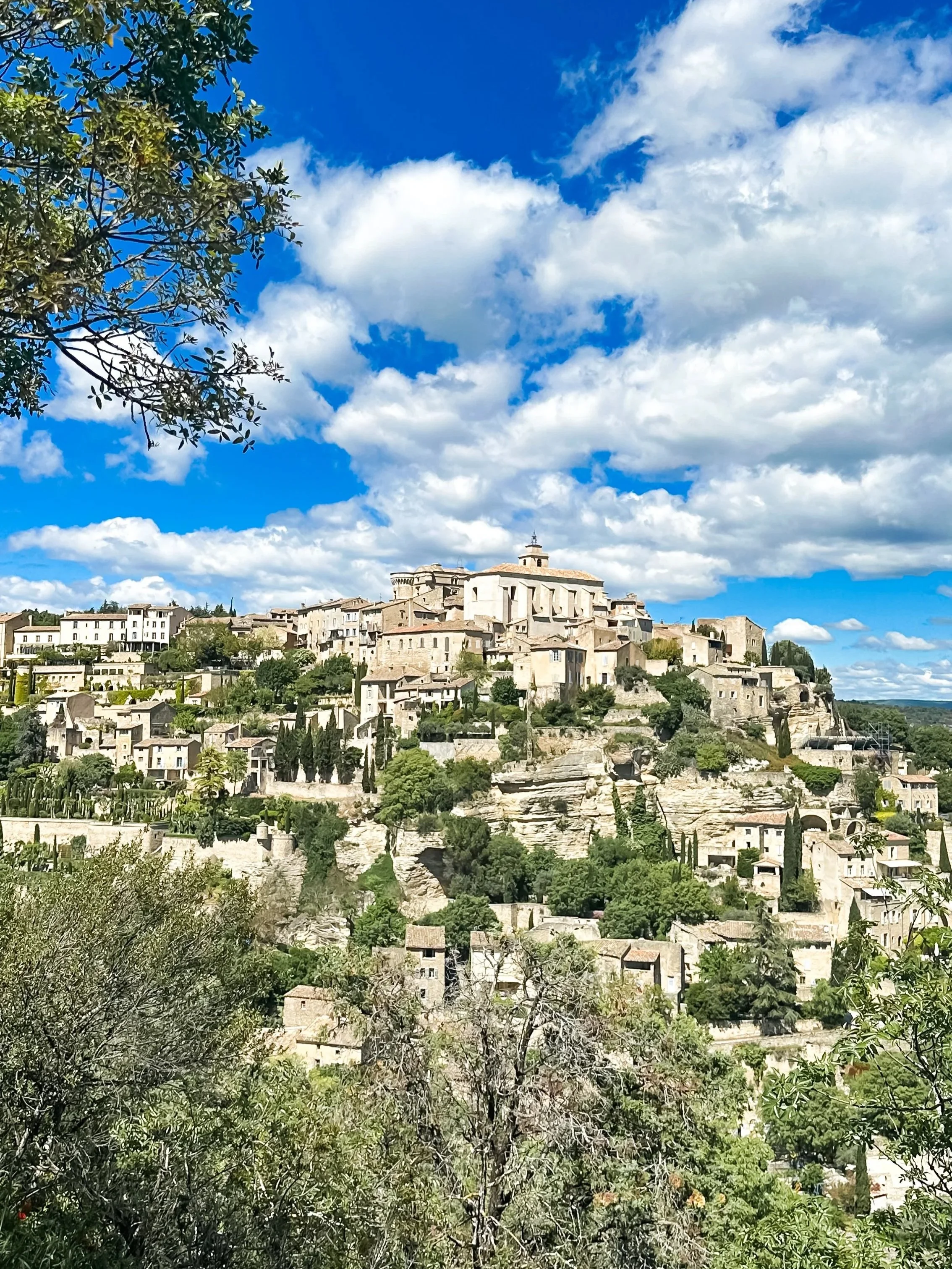 wander-senses-gordes-village-provence-view-france.jpg