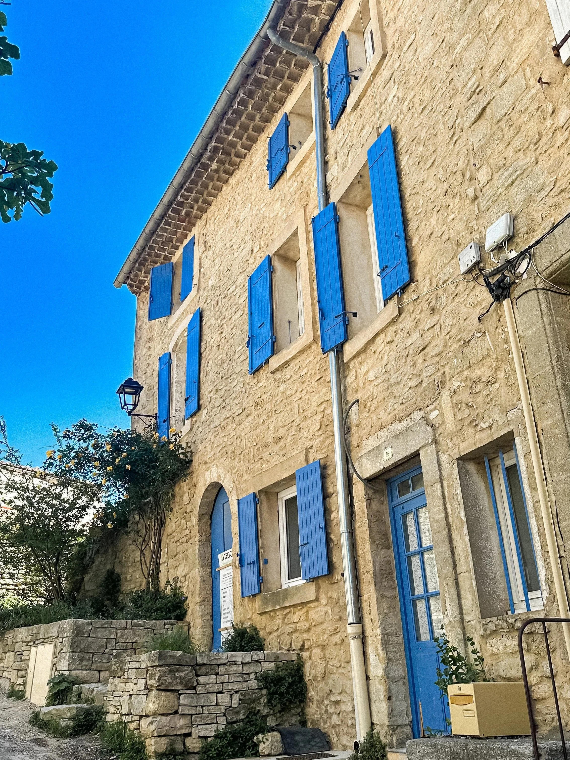 wander-senses-saigon-village-old-houses-france.jpg